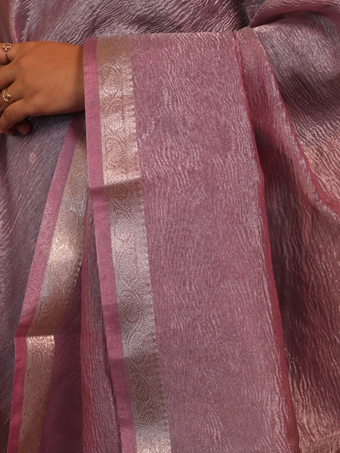 Crush Tissue With Thin Banarasi Border - Pink