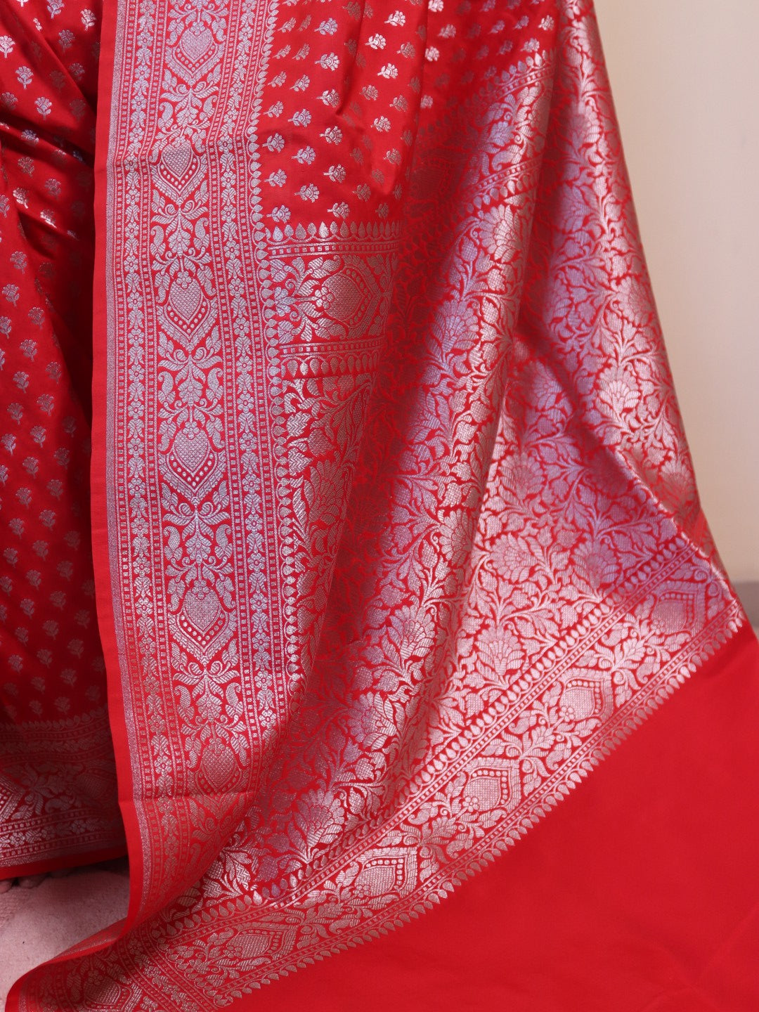 Banarasi Silk With Choti Buti -red