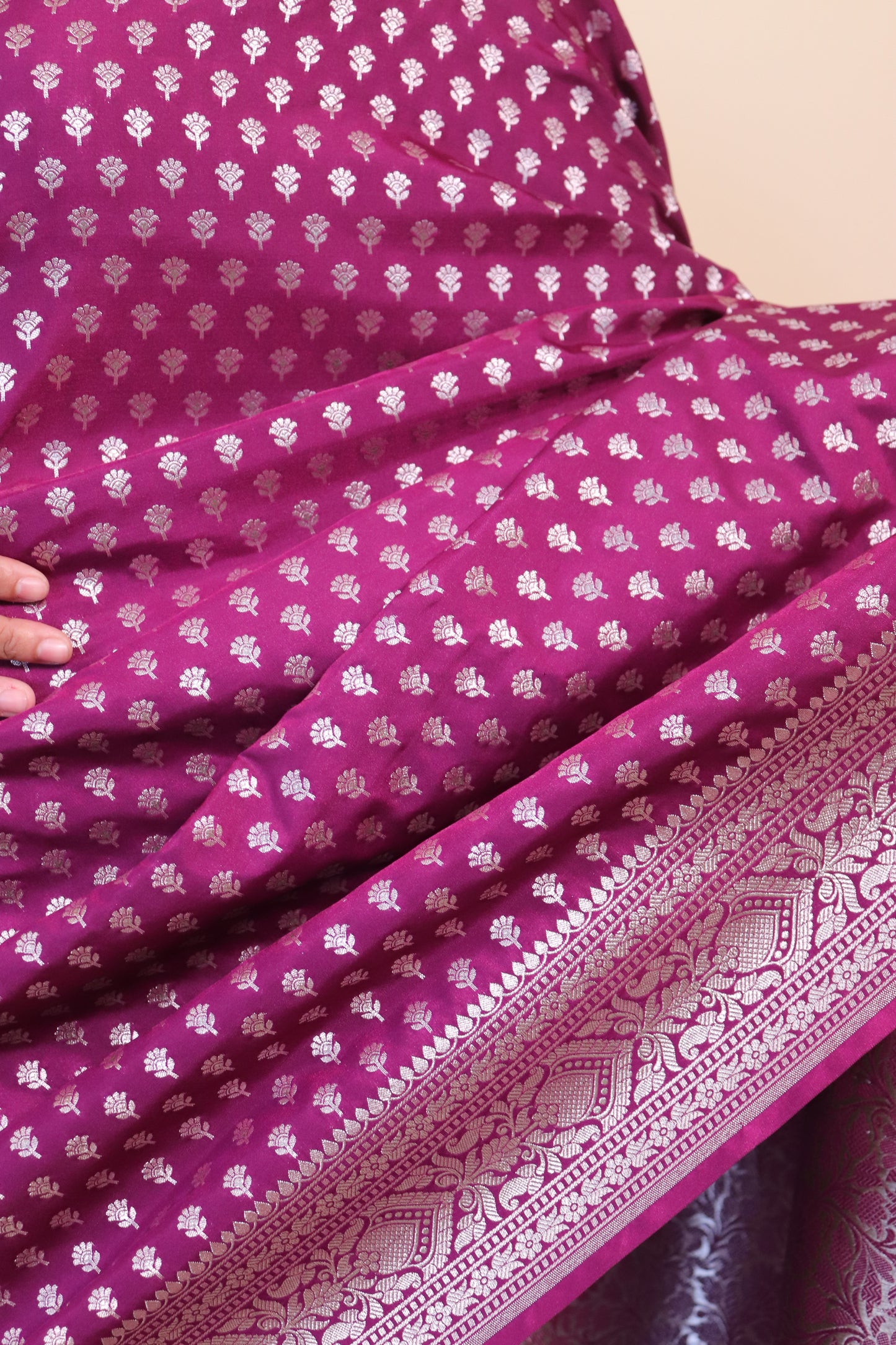 Banarasi Silk Weaved In Choti Buti - Maroon