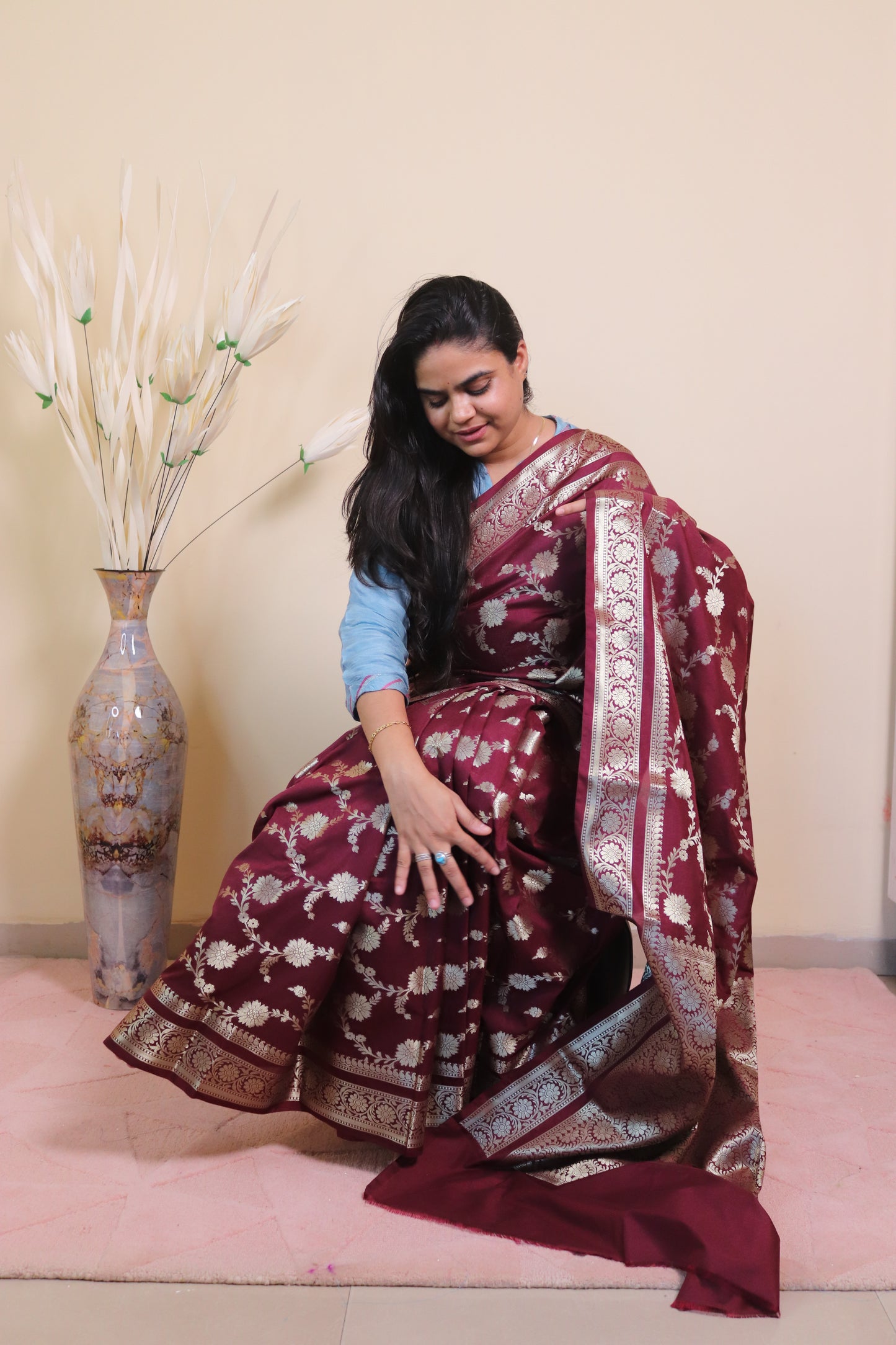 Banarasi Saree Weaved In Jaal Buti - Maroon