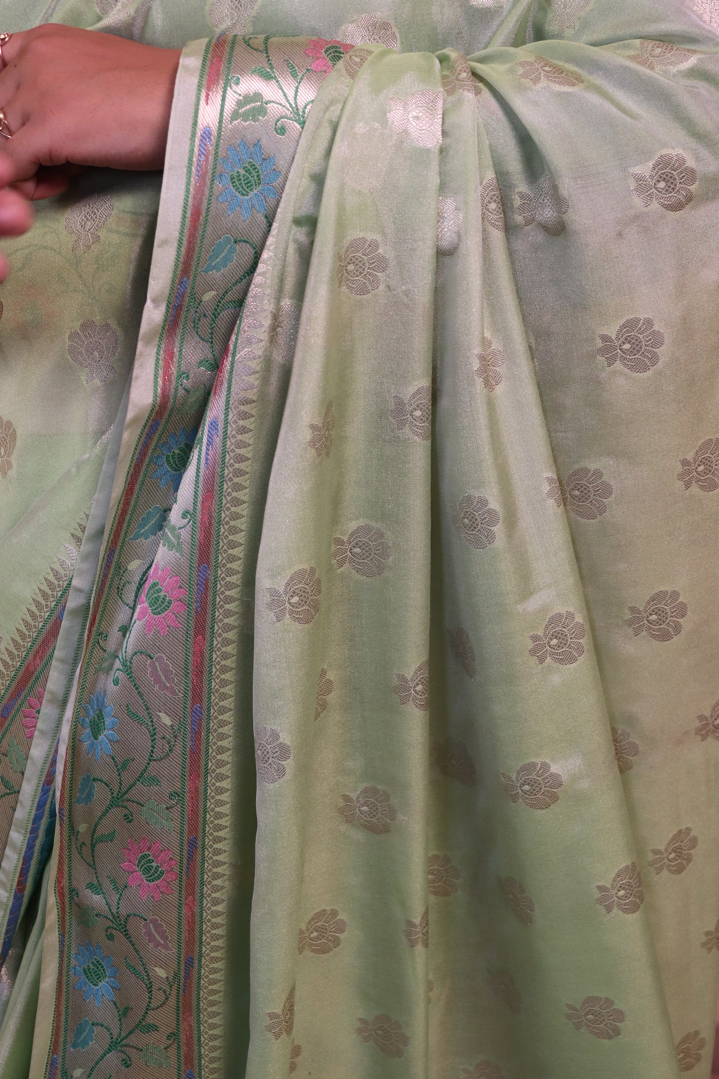 Banarasi Silk Weaved In 2 Inch Buti With Paithani Border - Green