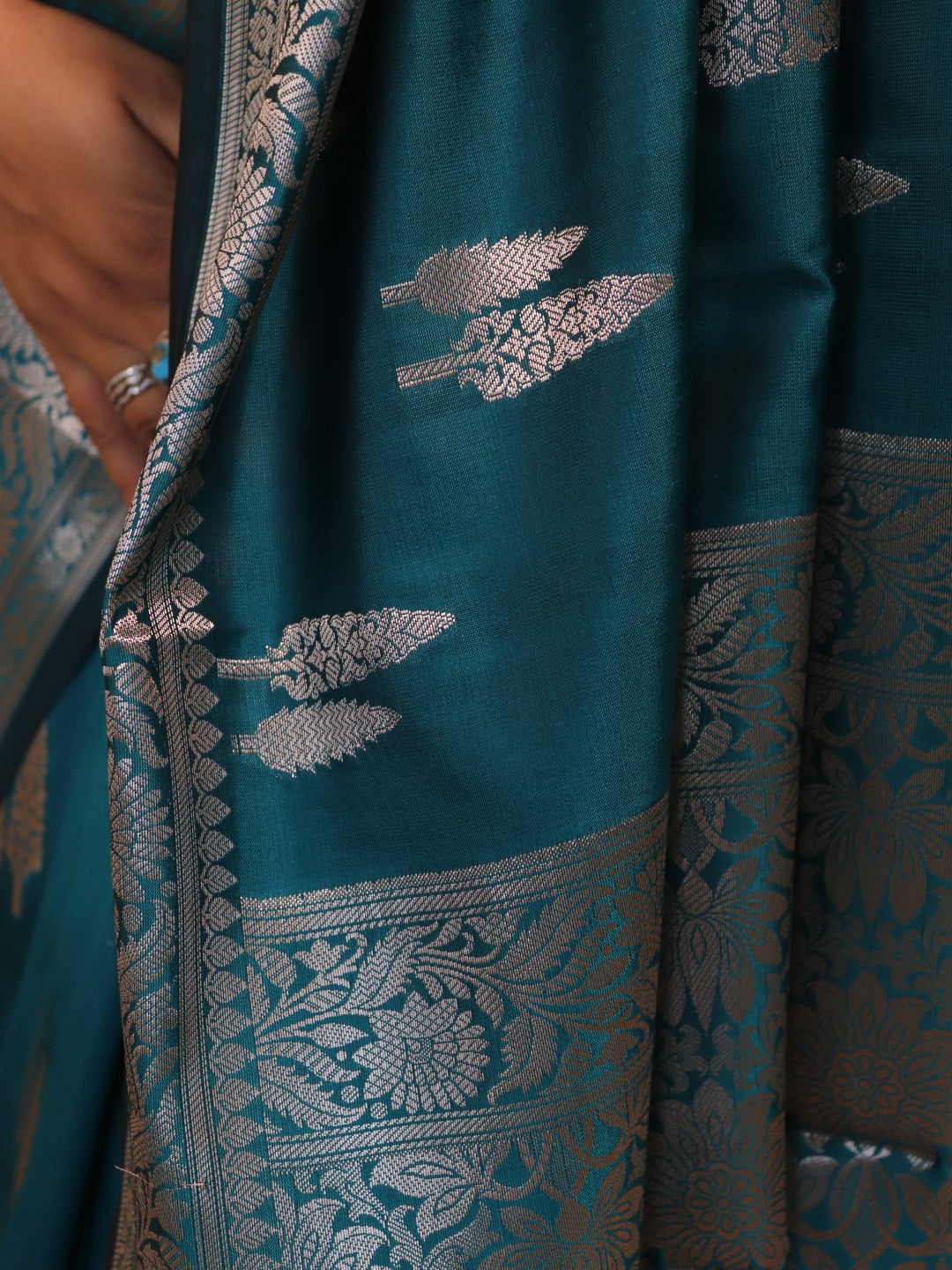 Banarasi Silk Double Buti Weaving - Black