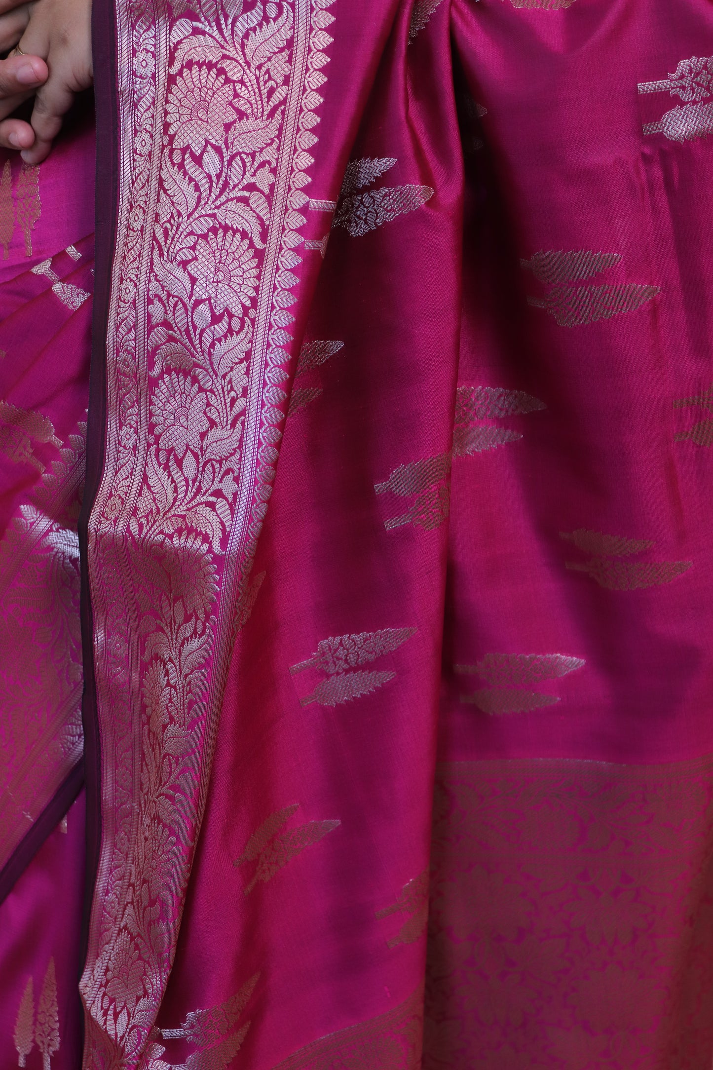 Banarasi Silk Weaved In Double Buti - Pnk