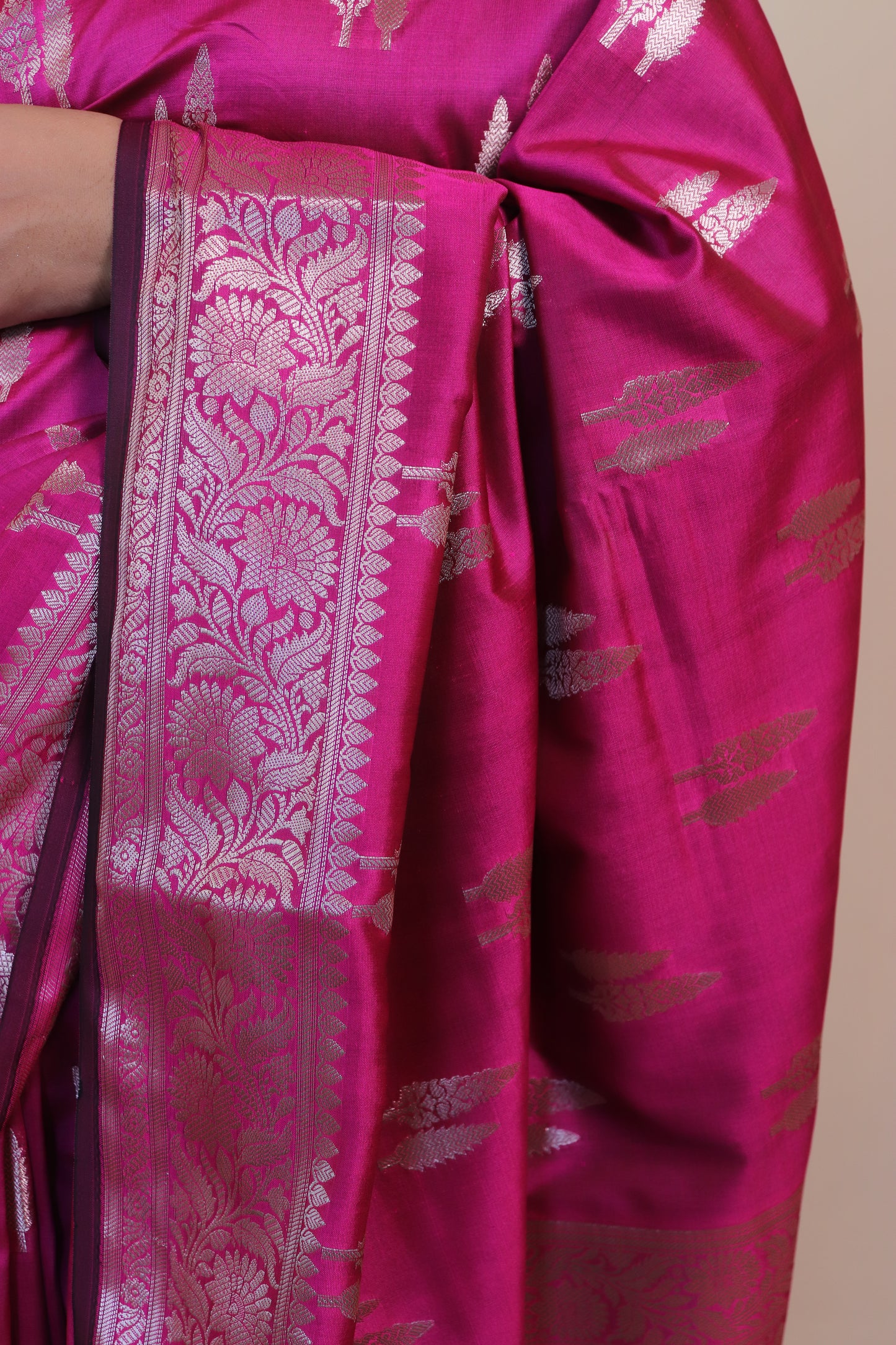 Banarasi Silk Weaved In Double Buti - Pnk