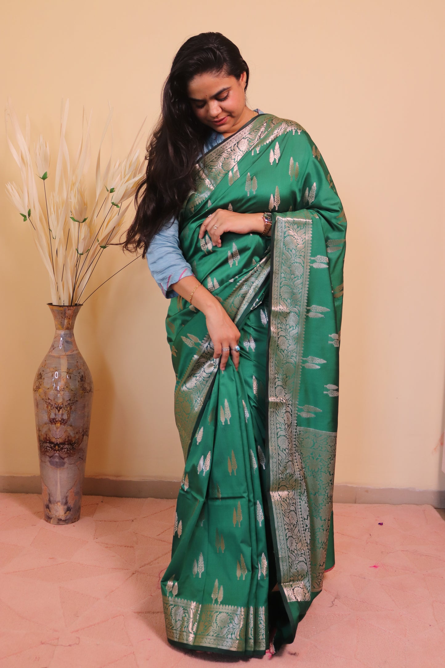 Banarasi Silk Weaved In Double Buti - Green