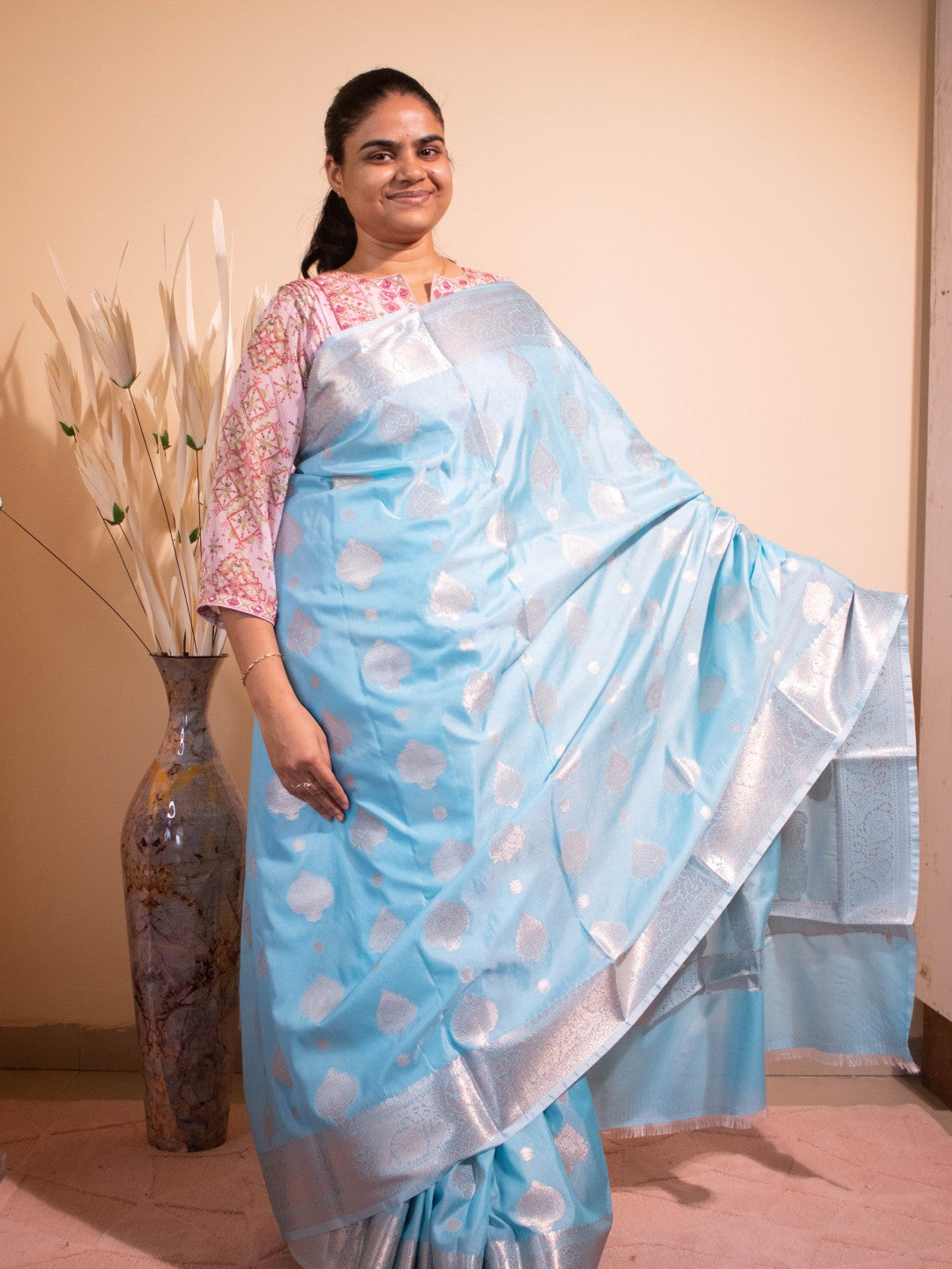 Banarasi Saree With Choti Badi Buti Weaving