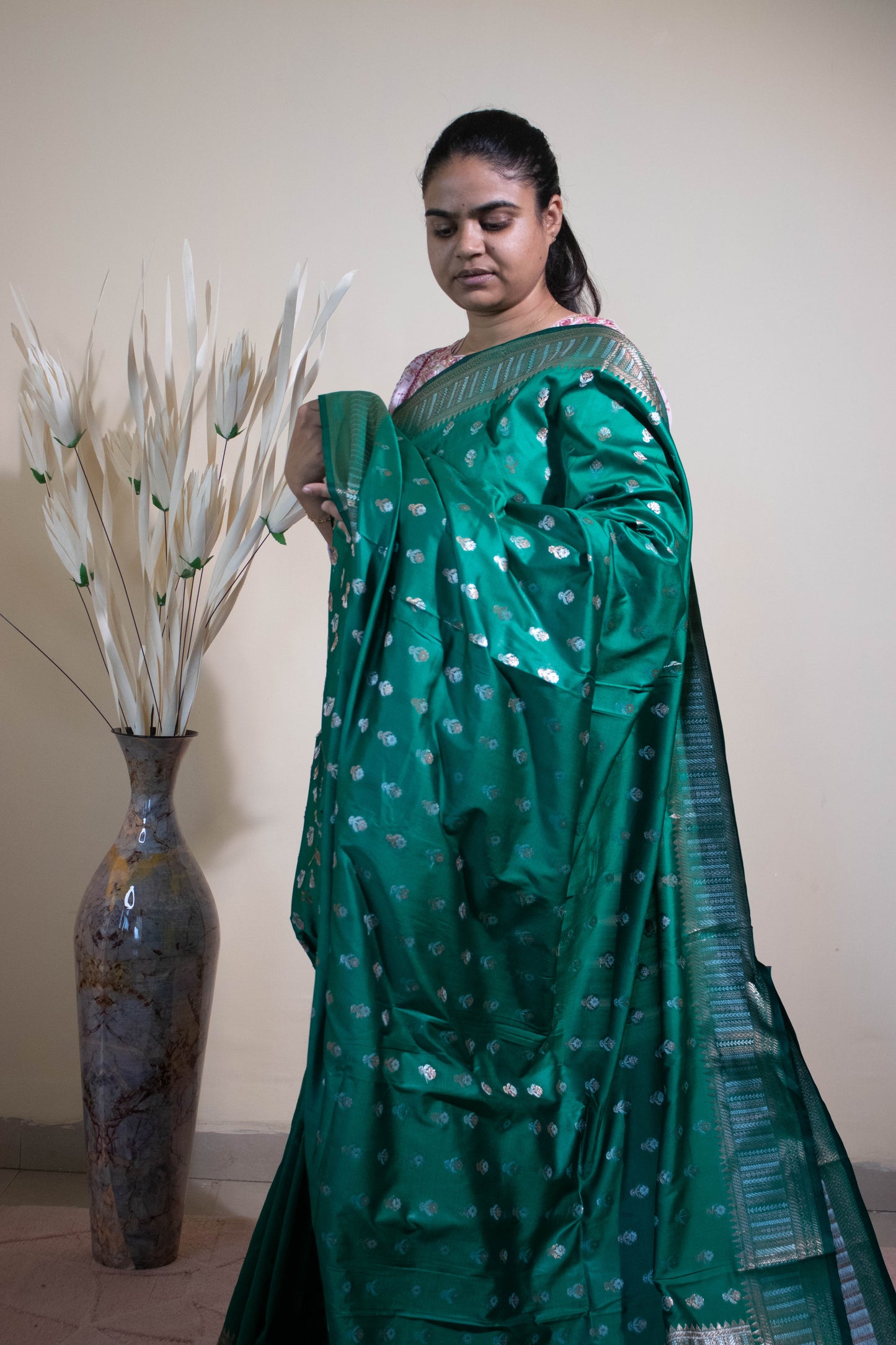 Banarasi Saree With Choti Buti Sona Rupa Weaving - Green