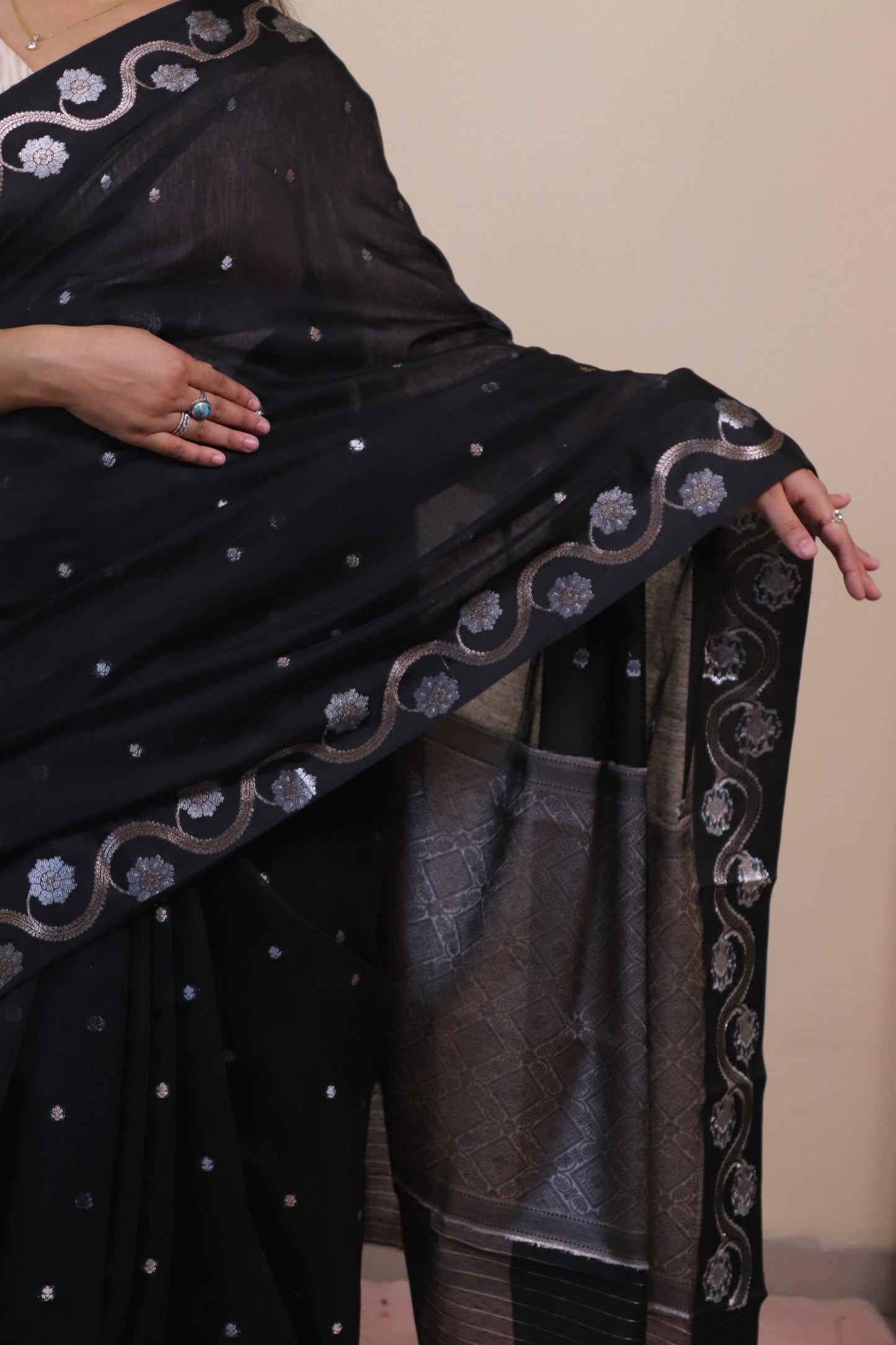 Banarasi Cotton Saree Weaved In Sona Rupa Weaving - Black