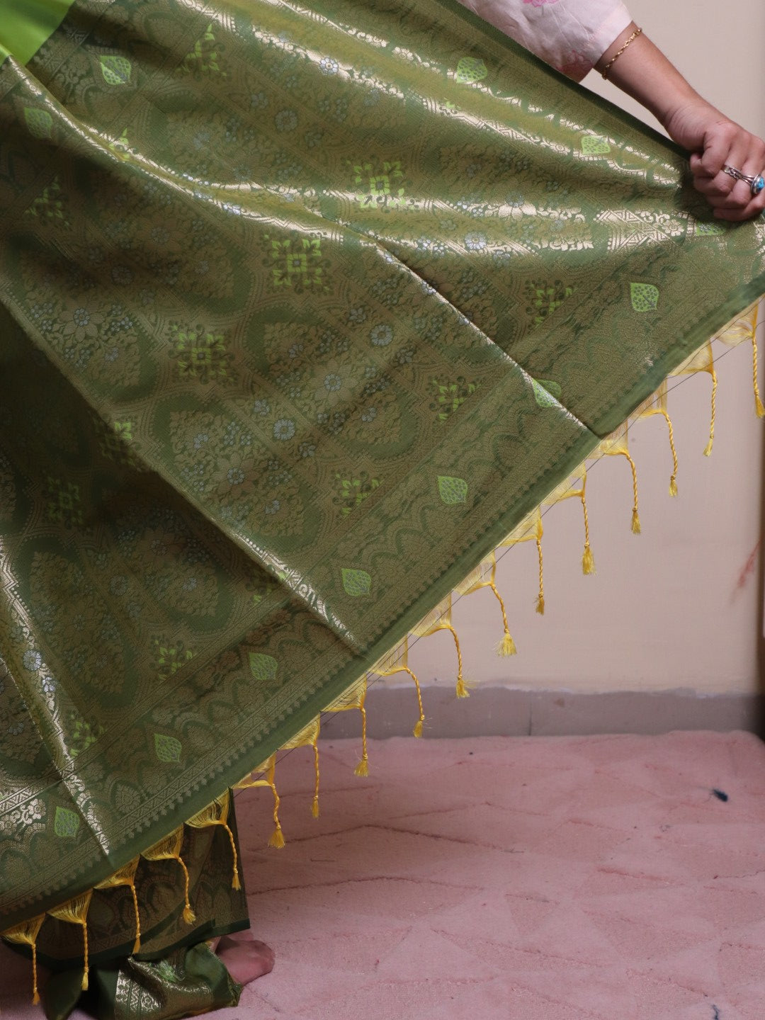 Soft Silk Contrast Border Silver And Gold Zari Weaving - Green