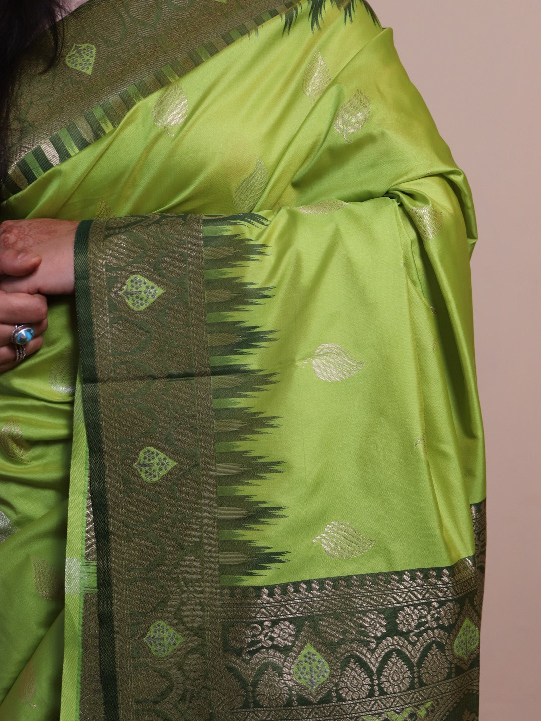 Soft Silk Contrast Border Silver And Gold Zari Weaving - Green
