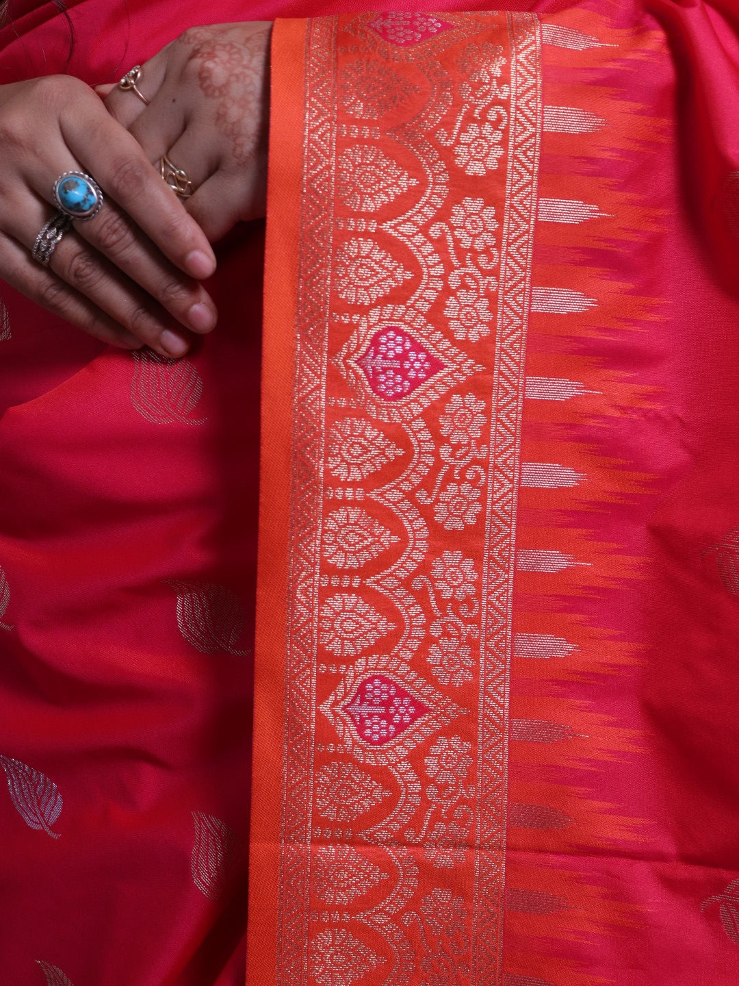 Soft Silk Contrast Border Silver And Gold Zari Weaving - Pink
