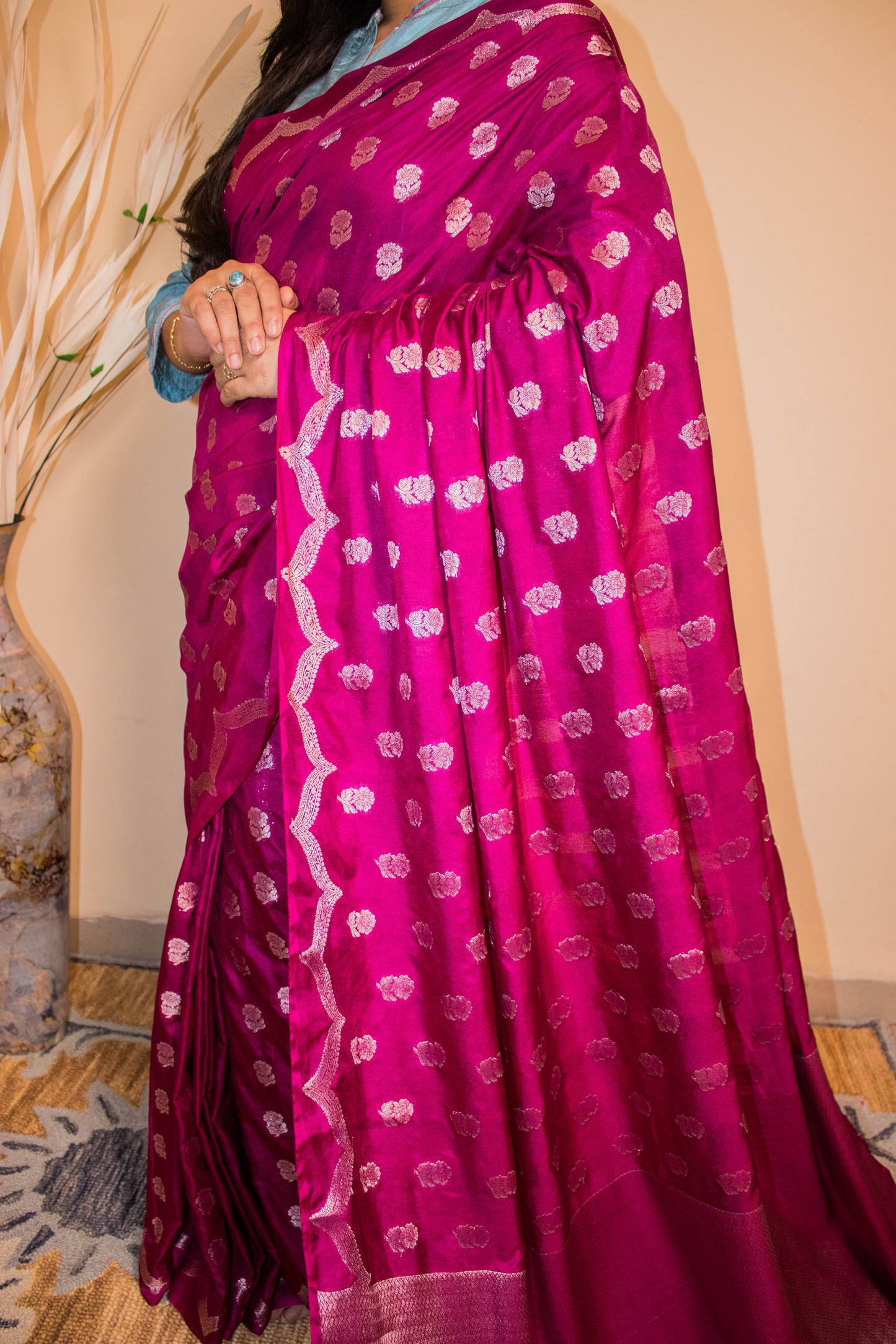 Scalping Thin Border With Buti All Over Weaved - Maroon