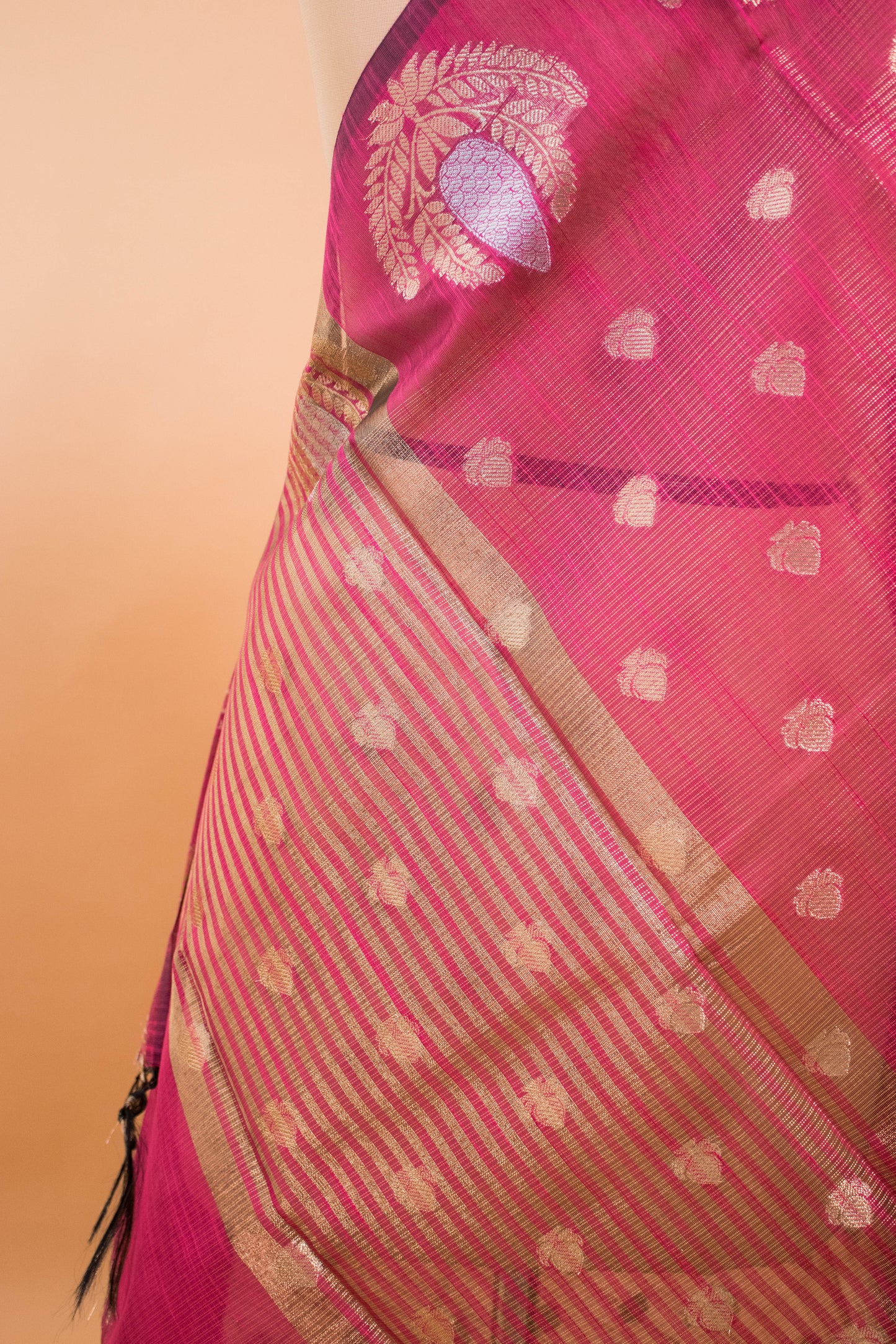 Super Soft Tissue Weaved In Contemporary Butta Style Border - Maroon