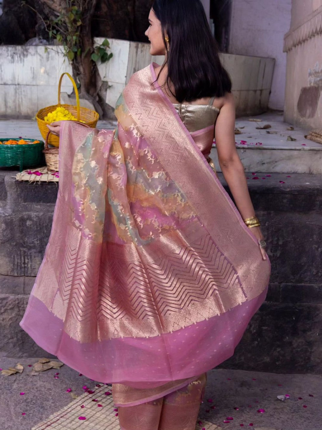 Exquisite banarasi Silk Organza Rangkat Saree in Pink