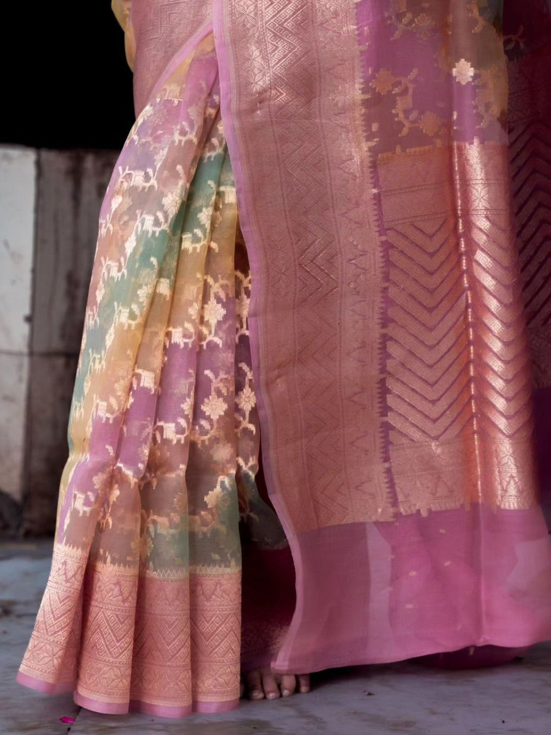 Exquisite banarasi Silk Organza Rangkat Saree in Pink