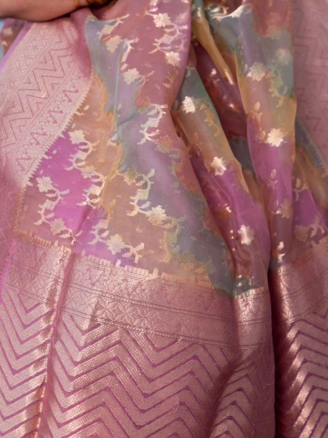 Exquisite banarasi Silk Organza Rangkat Saree in Pink