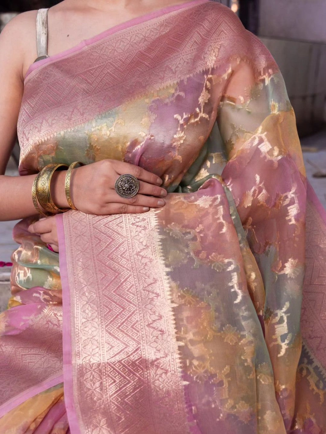 Exquisite banarasi Silk Organza Rangkat Saree in Pink