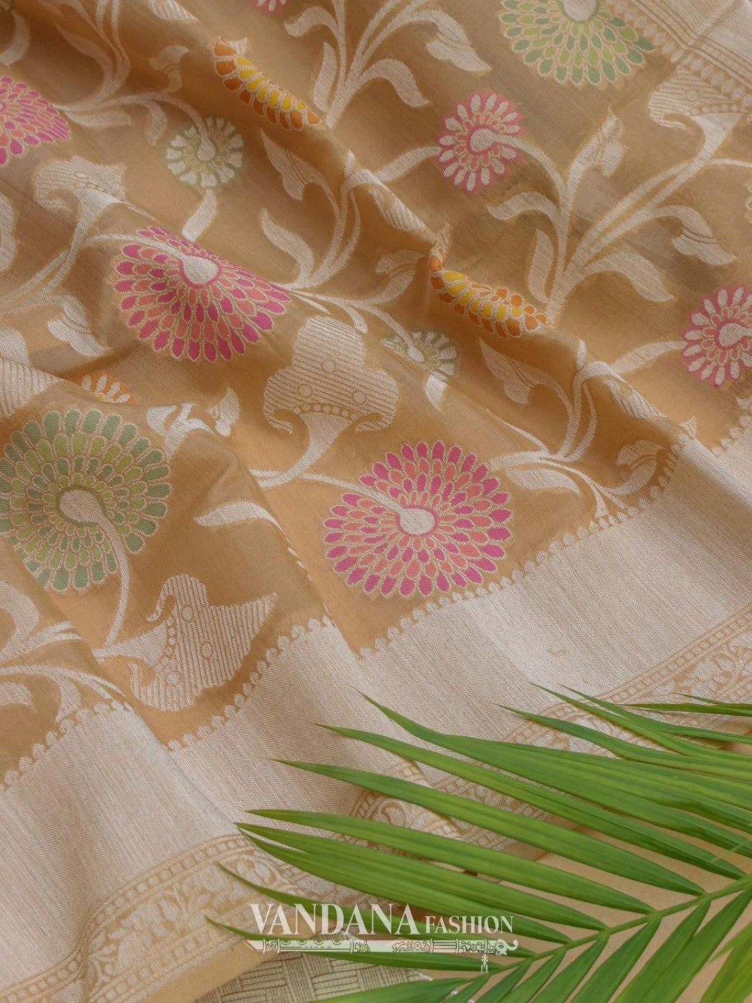 Gorgeous Cream Handloom Banarasi Saree With Zari & Meenakari