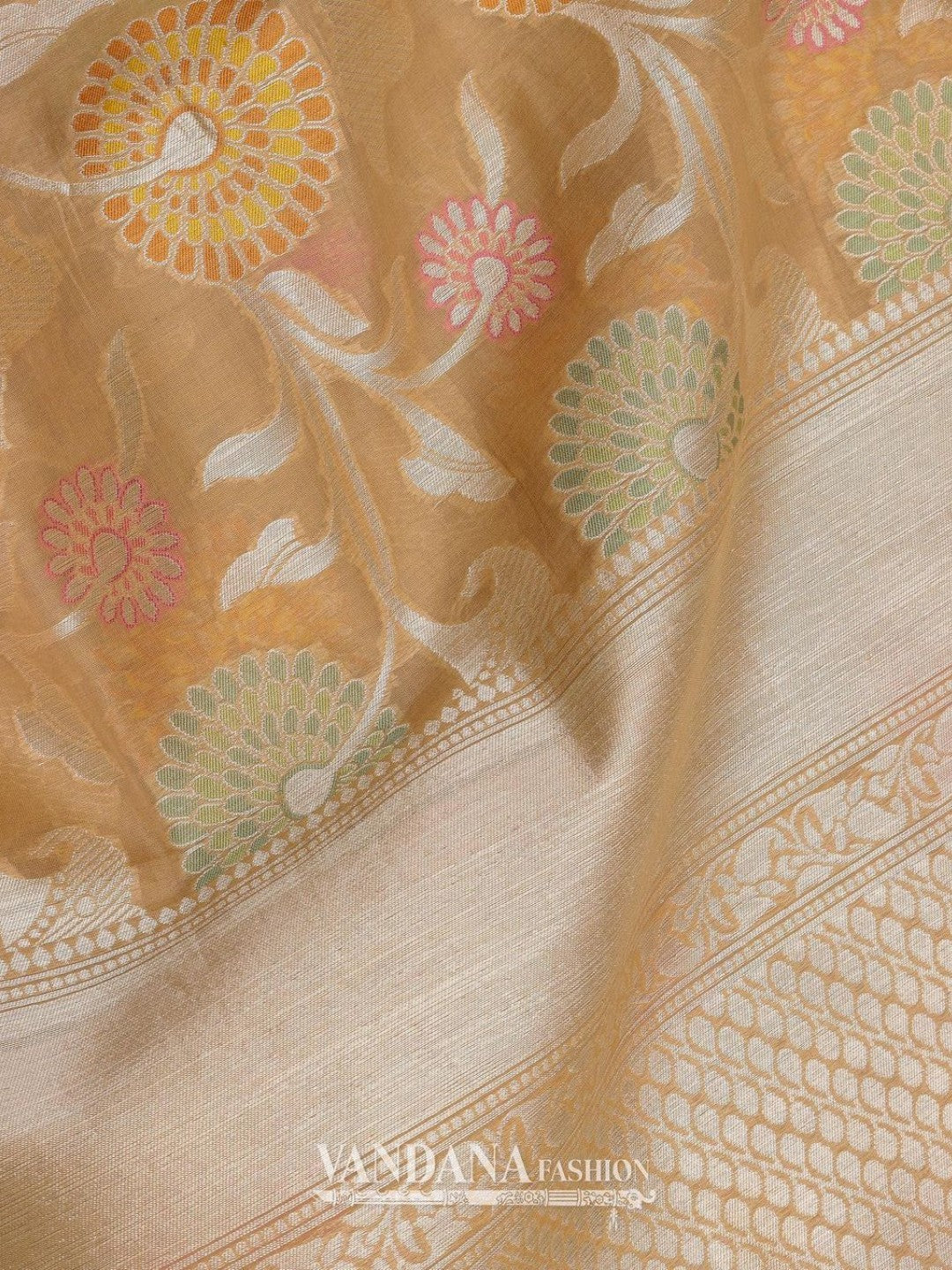 Gorgeous Cream Handloom Banarasi Saree With Zari & Meenakari