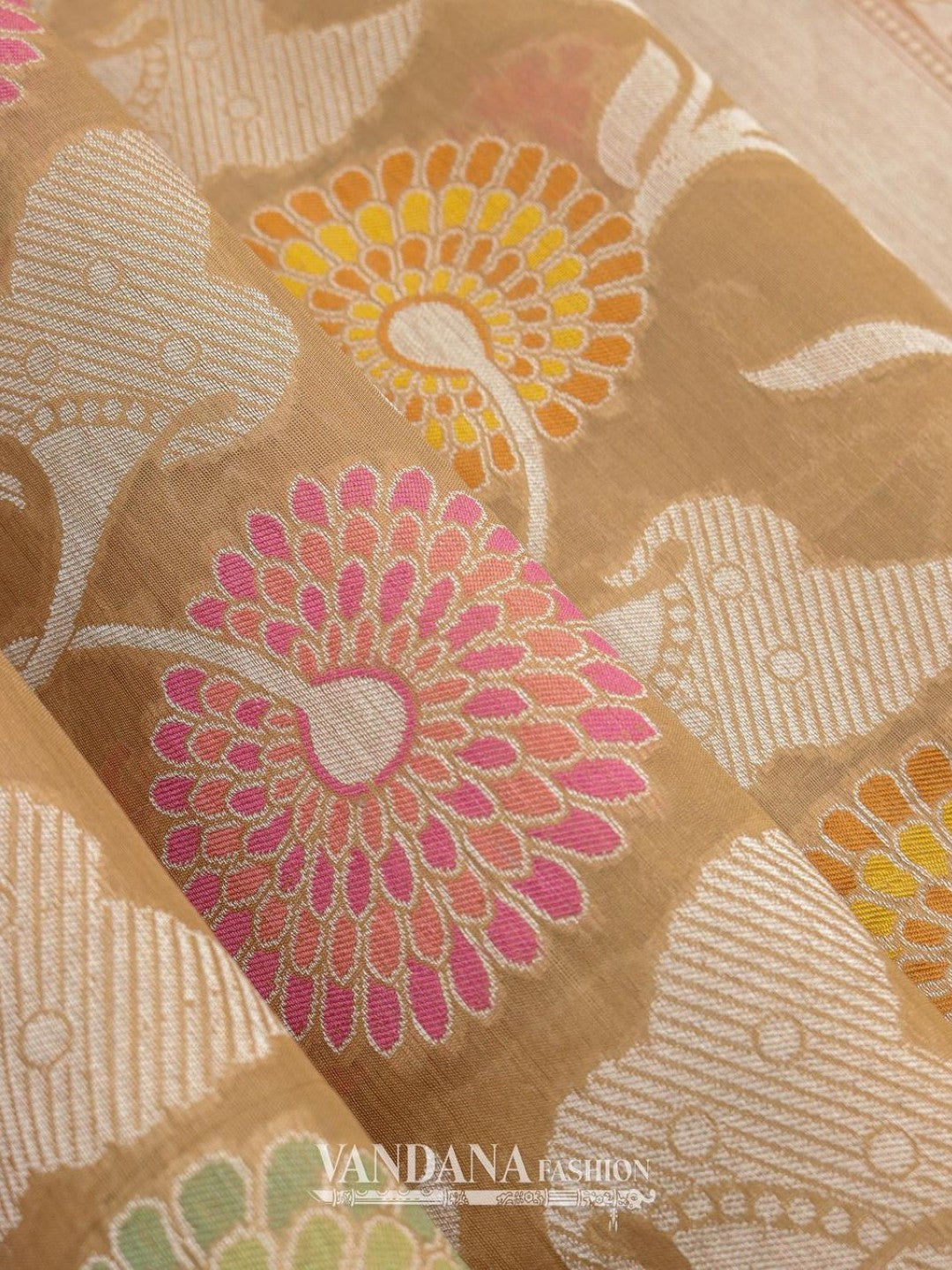 Gorgeous Cream Handloom Banarasi Saree With Zari & Meenakari