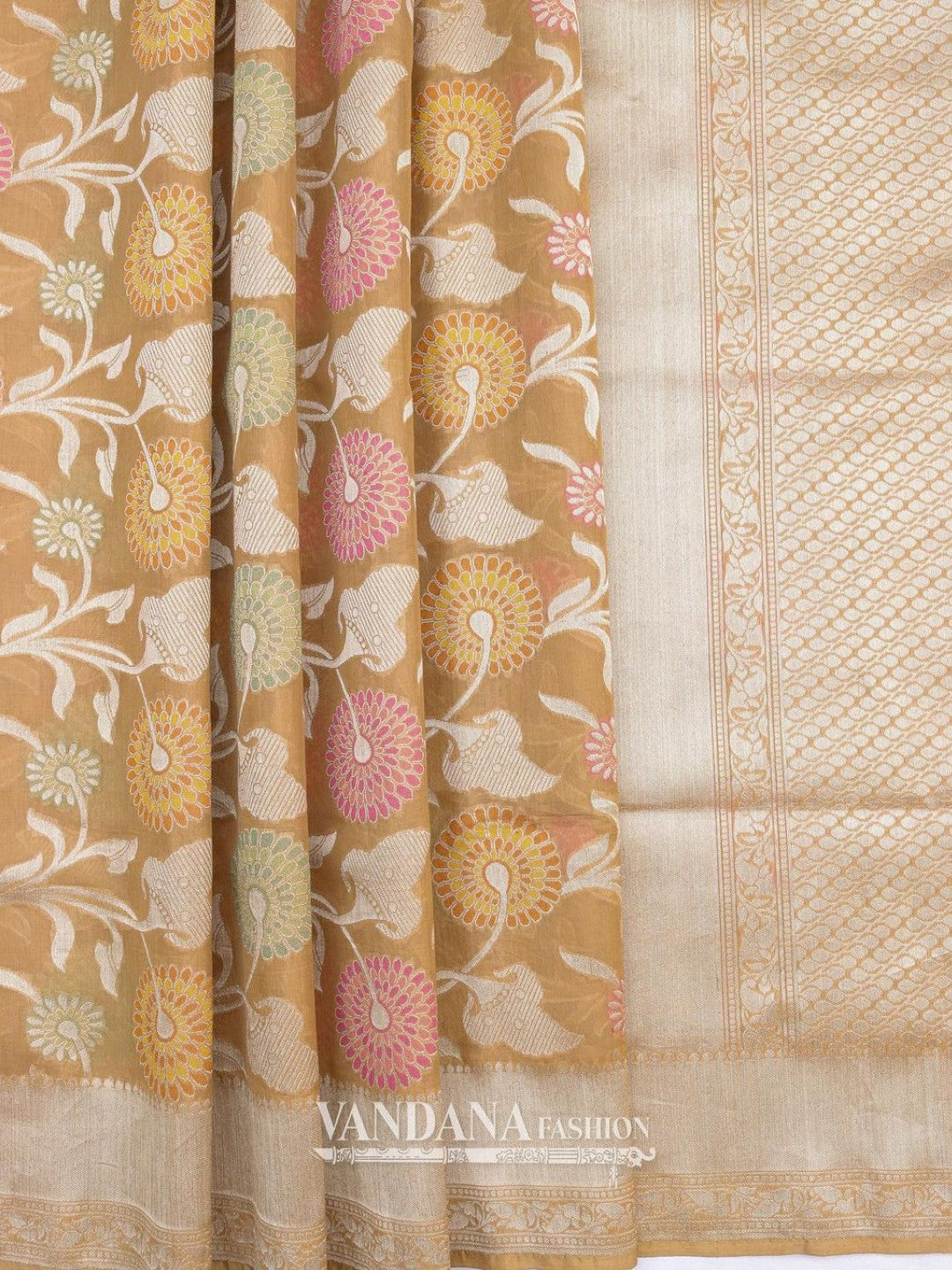 Gorgeous Cream Handloom Banarasi Saree With Zari & Meenakari
