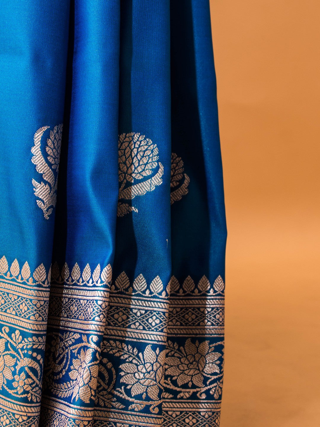 Mashru Silk Flower Buti Saree