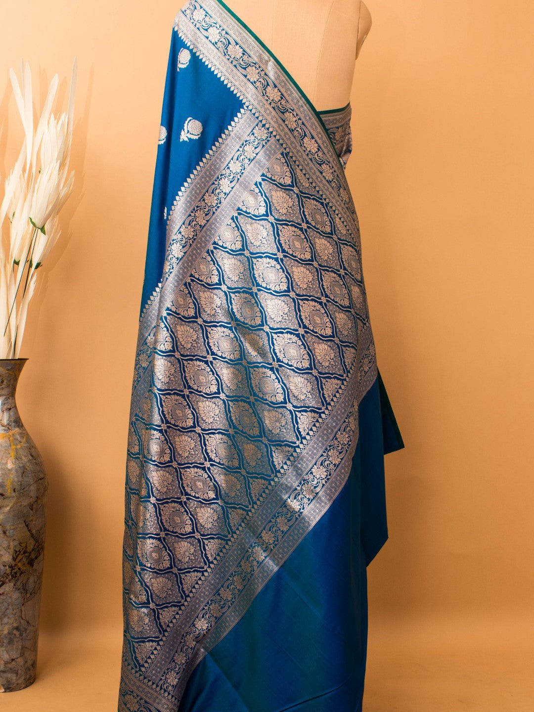 Mashru Silk Flower Buti Saree