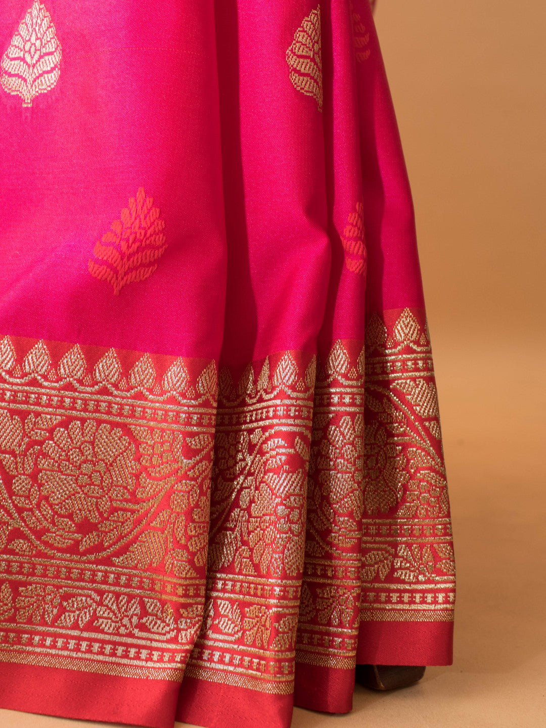 Traditional Banarasi Contrast Border Butti In Katan Silk