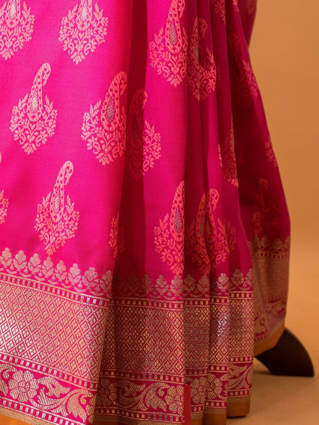 Resham Weaving Butta In Banarasi Kataan Silk