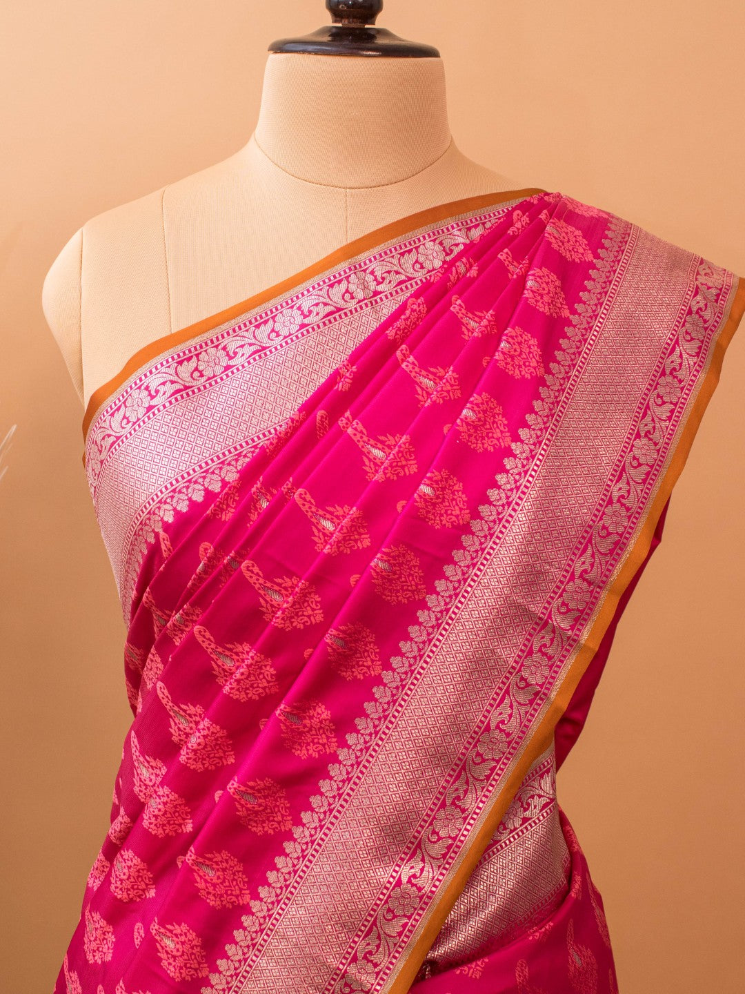 Resham Weaving Butta In Banarasi Kataan Silk