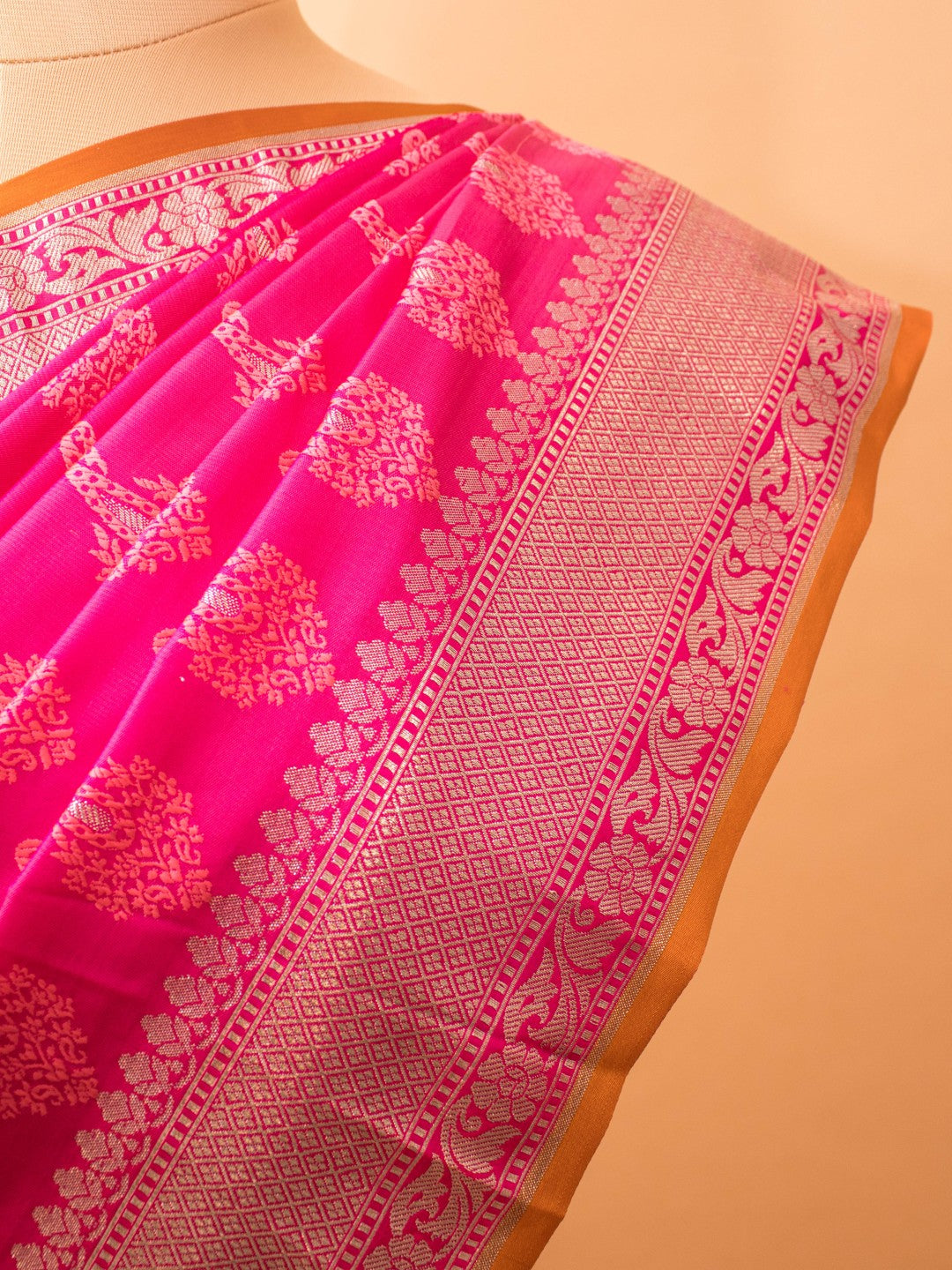 Resham Weaving Butta In Banarasi Kataan Silk