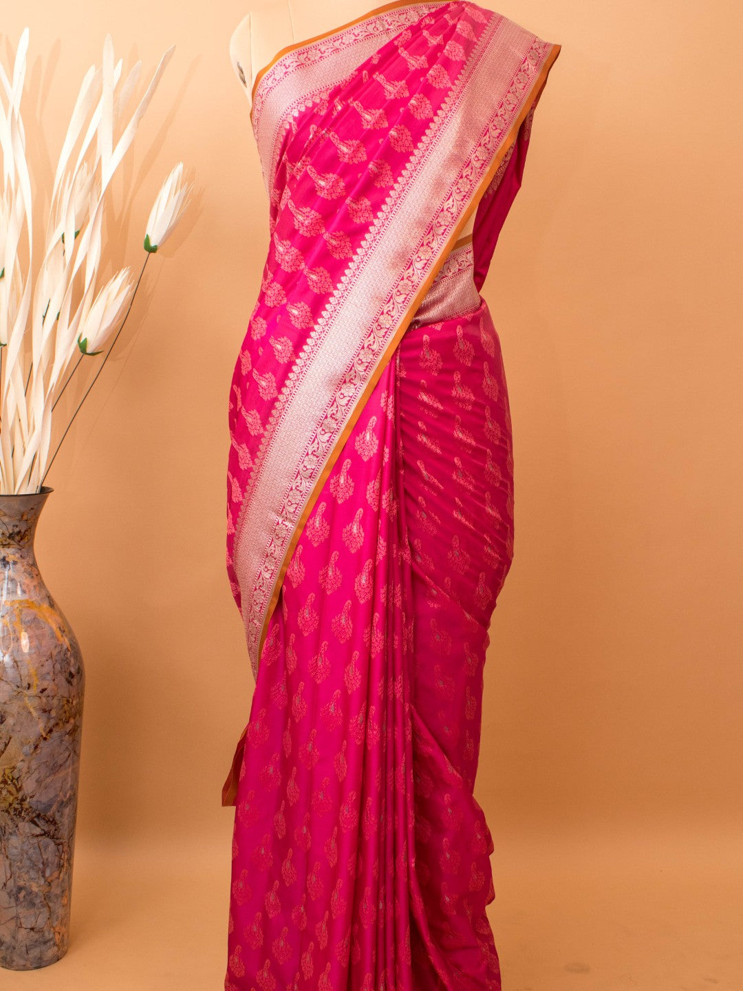 Resham Weaving Butta In Banarasi Kataan Silk