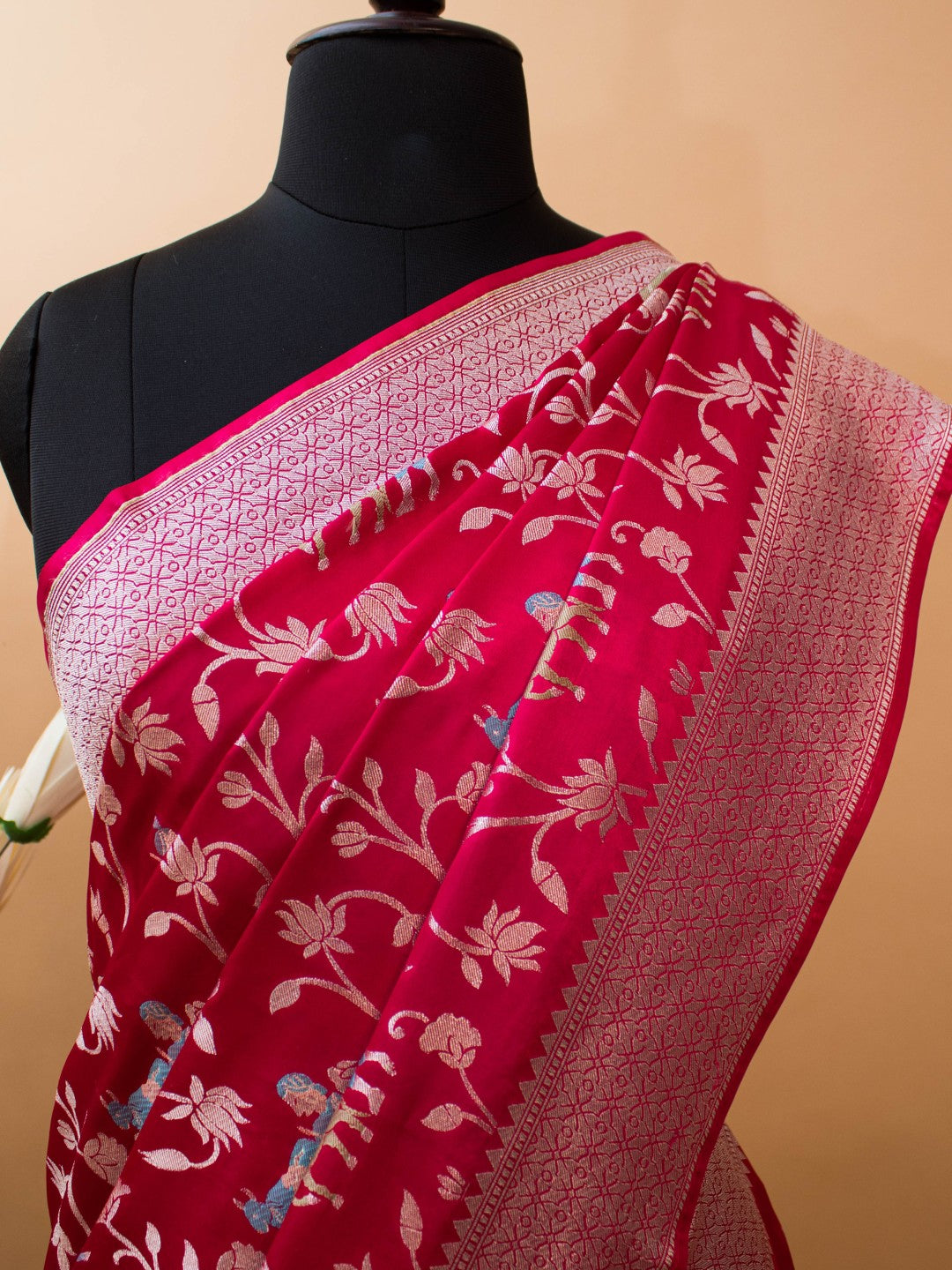 Mashru Silk Jaal Weaving In Cow Grazing Story