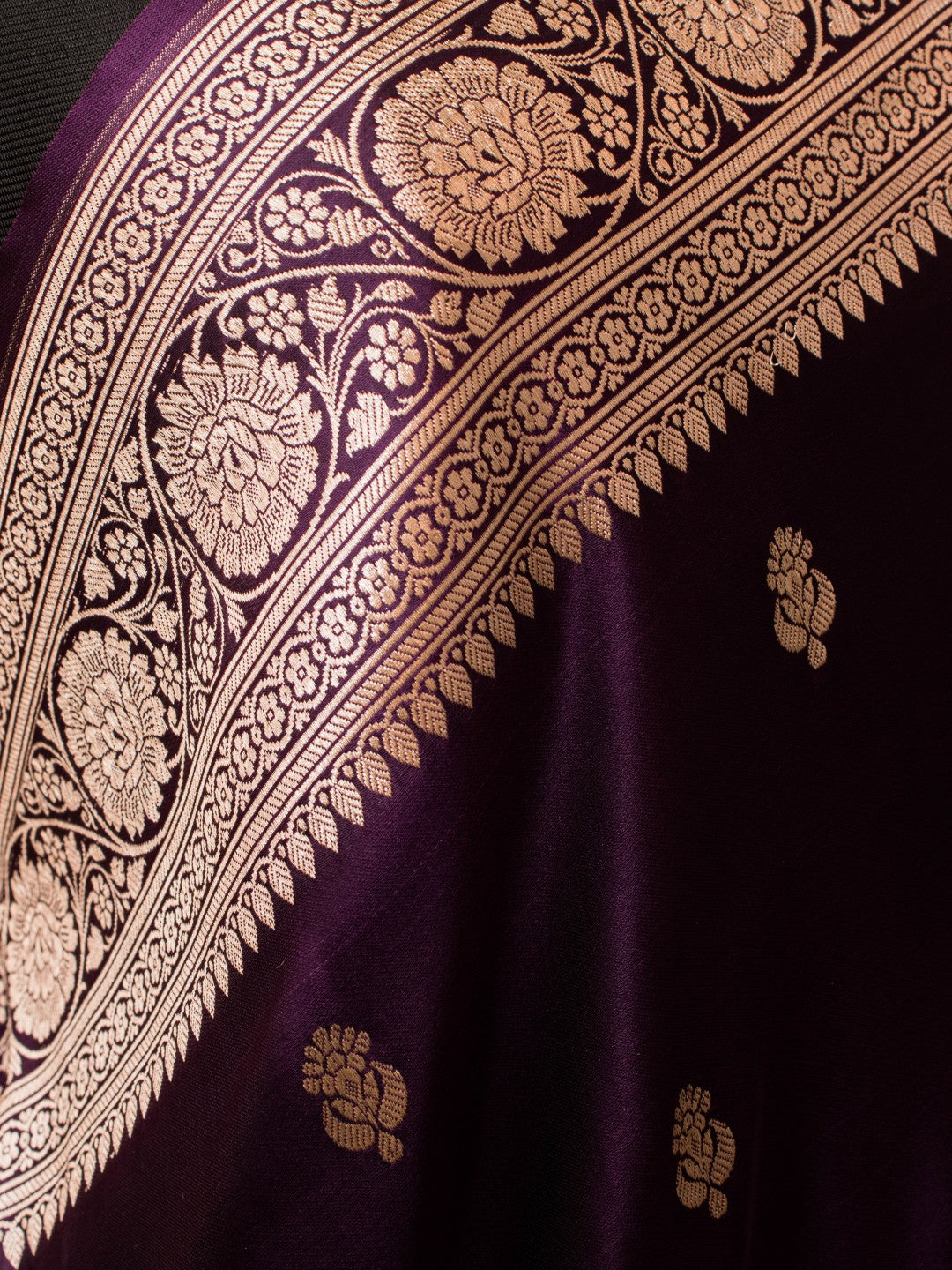 Traditional Banarasi Small Buti Design Rich Border Pallu