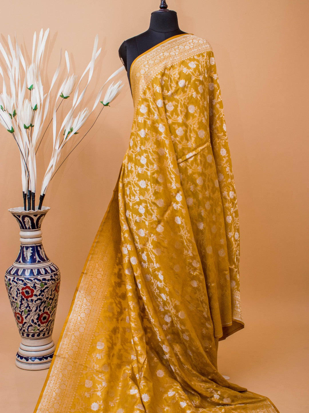Handloom Banarasi Pure Kataan Silk In Gold N Siver Zari