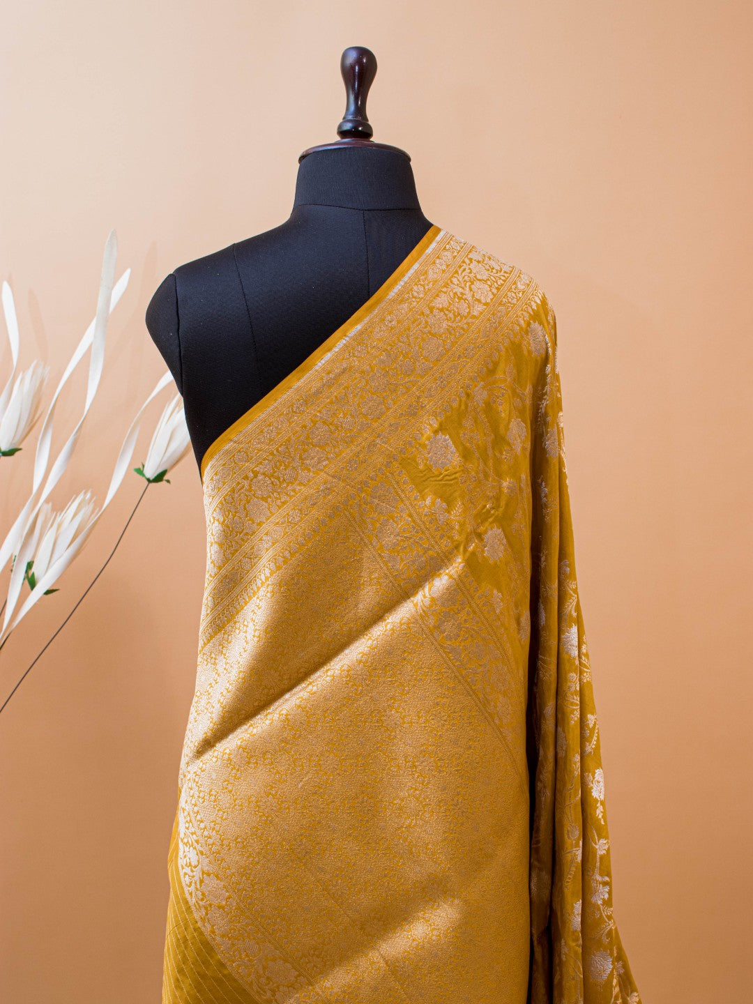 Handloom Banarasi Pure Kataan Silk In Gold N Siver Zari