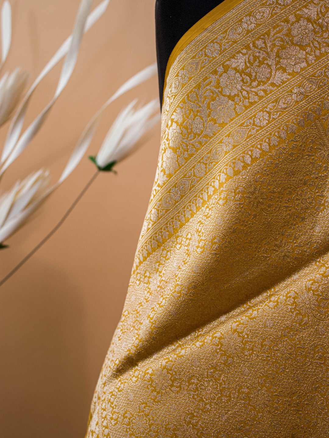 Handloom Banarasi Pure Kataan Silk In Gold N Siver Zari