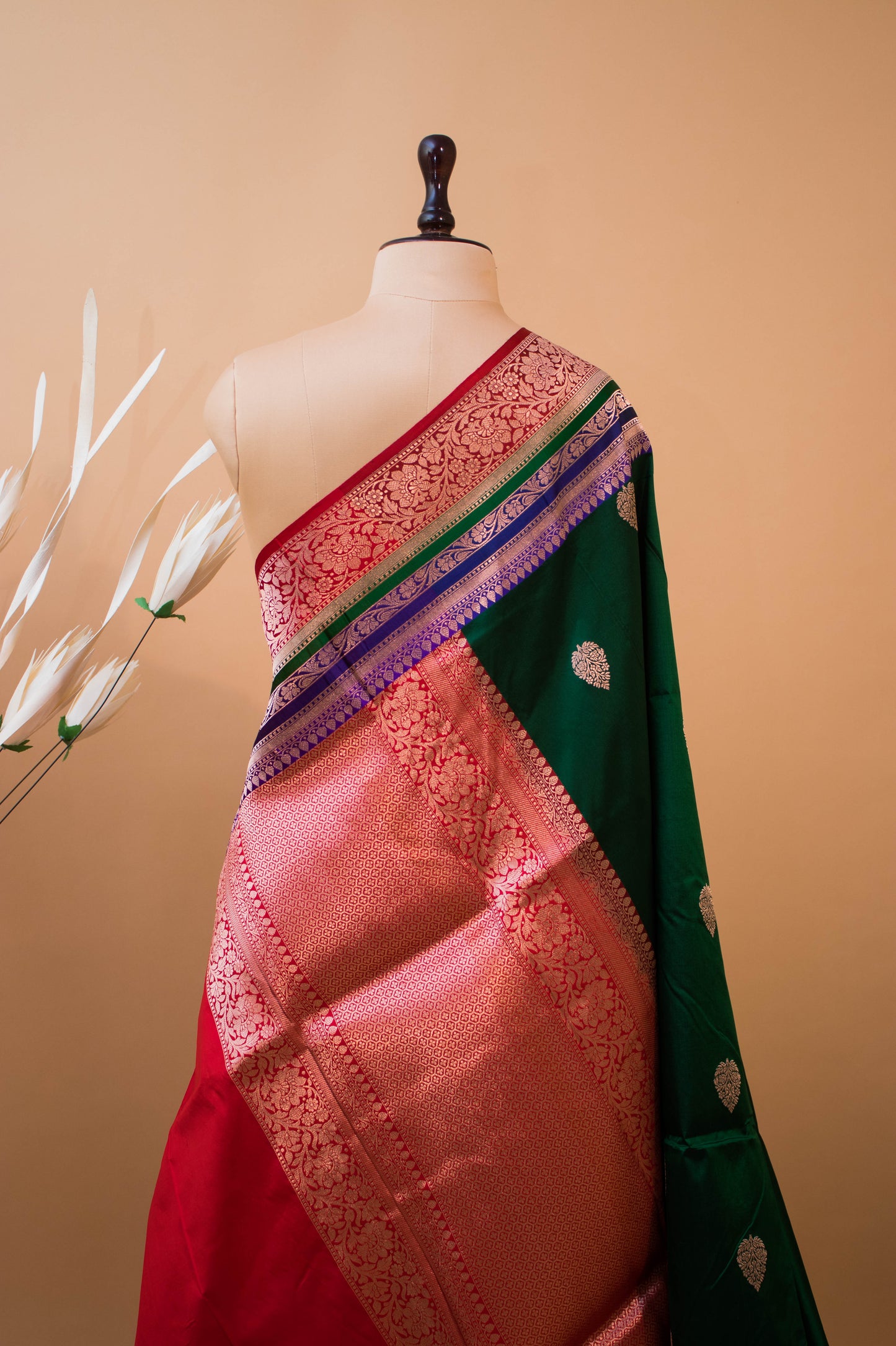 Traditional Pure Kataan Silk With Rangkaat Border Butti-Green