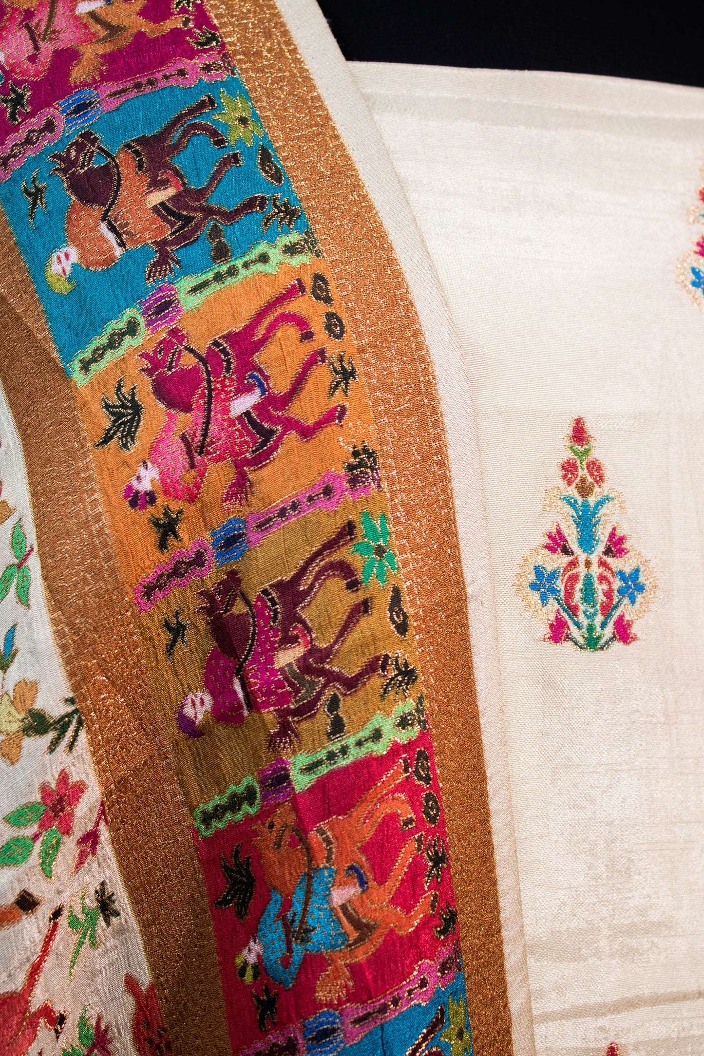 Pashmina Style Weaving In Pure Munga Silk Banarasi Unstitched Suit