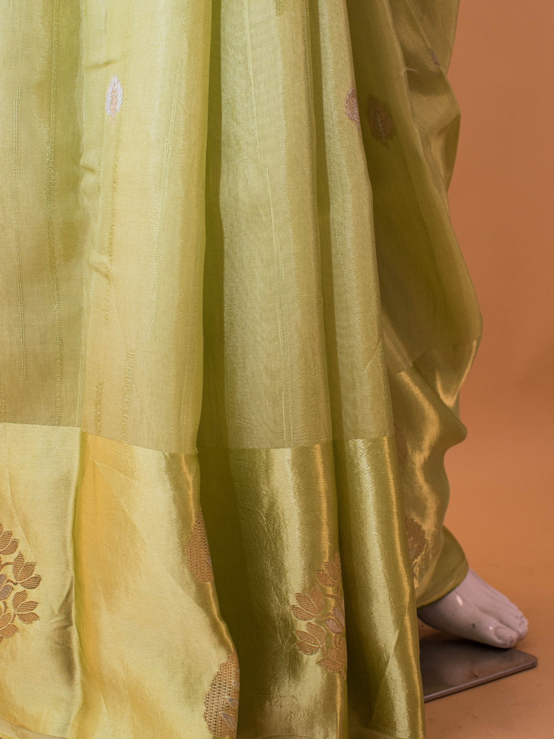 Contemporary Motif Style Border In Mango Silk