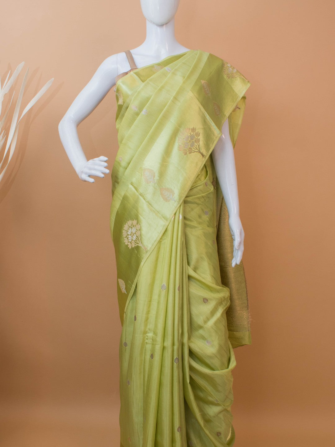 Contemporary Motif Style Border In Mango Silk