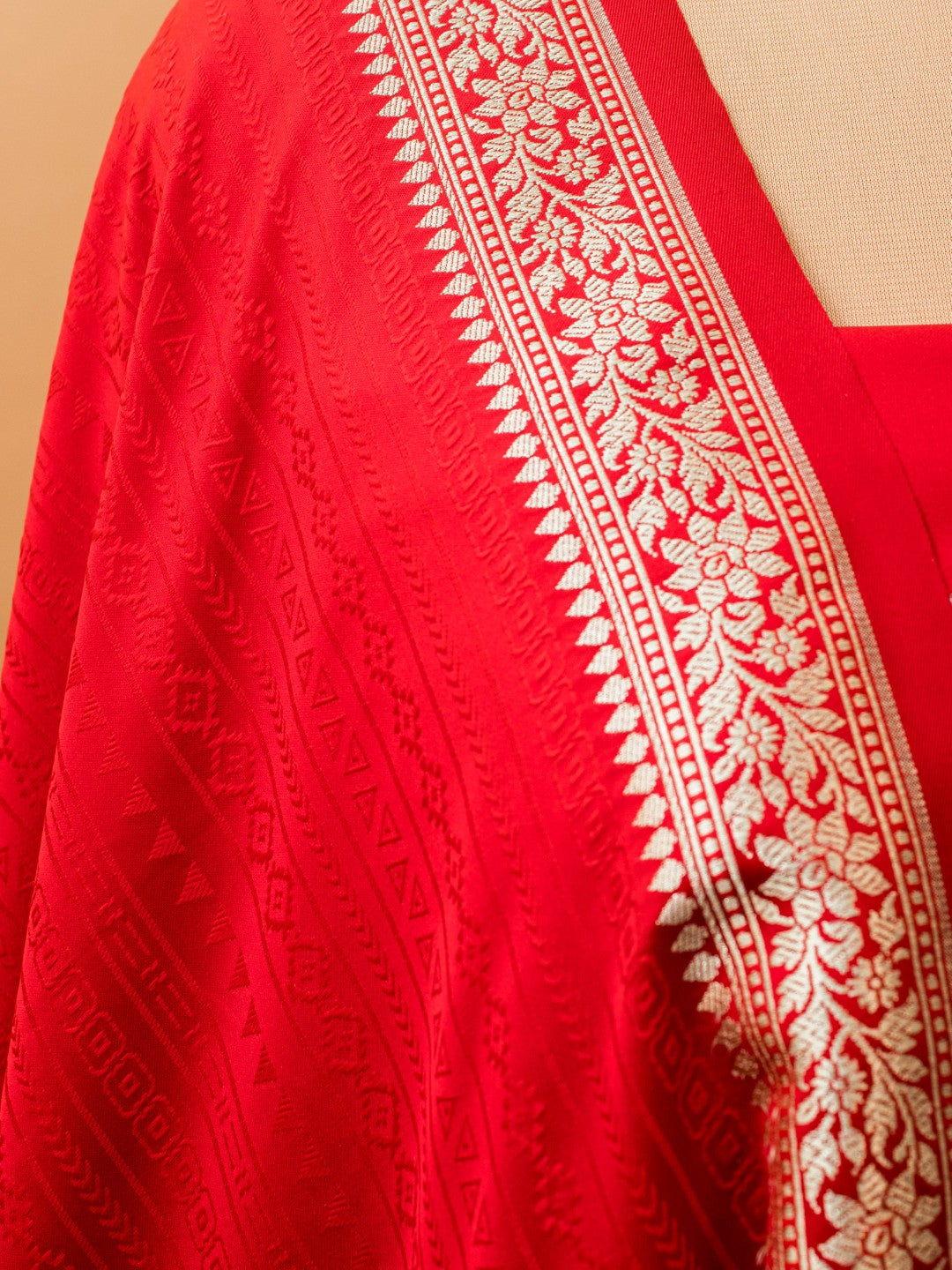 Tanchui Weaving Dupatta Silver N Gold Zari Weaving Top Unstitched Suit 3pc