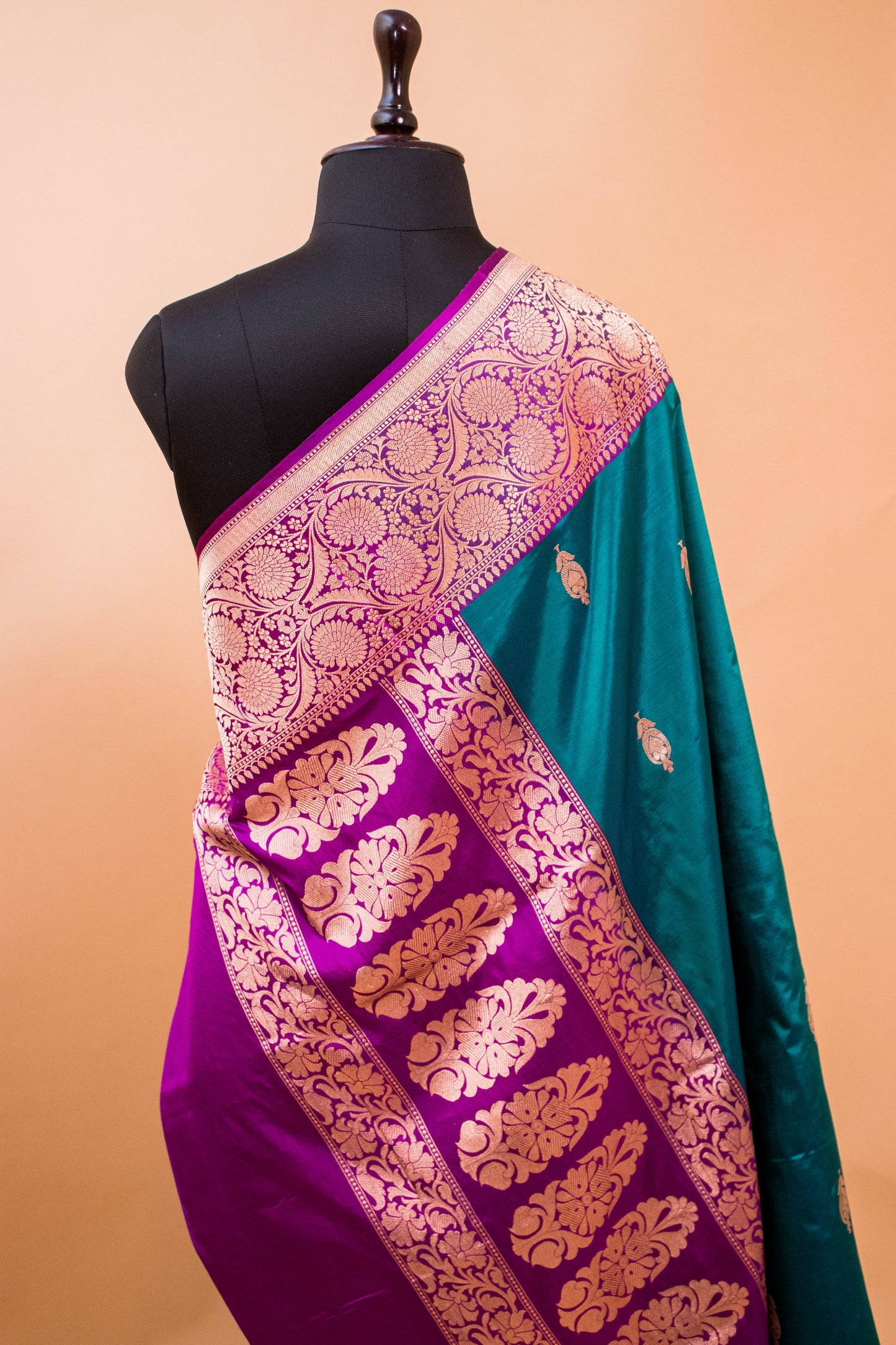 Contrast Border Traditional Banarsi Hand Weaved Blue