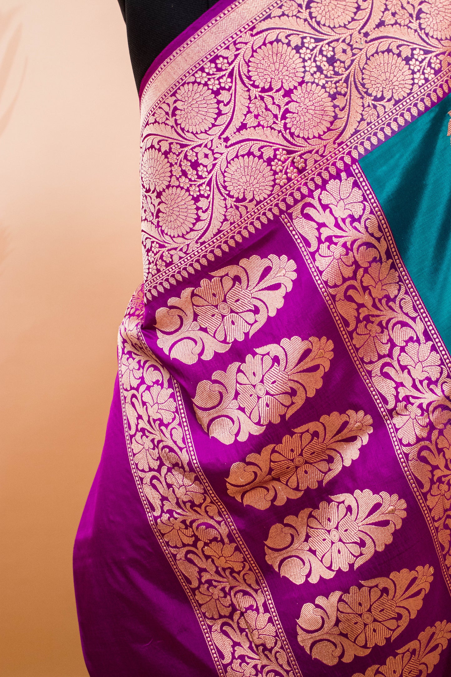 Contrast Border Traditional Banarsi Hand Weaved Blue