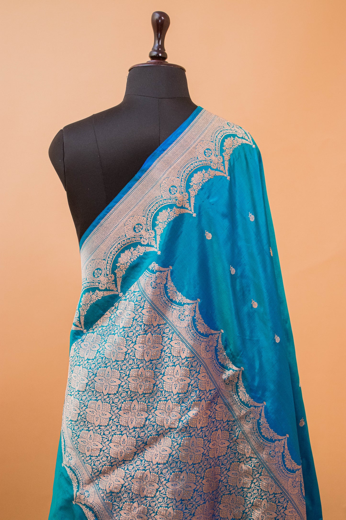 Handloom Banarasi Scalping Border And Butti Design Blue