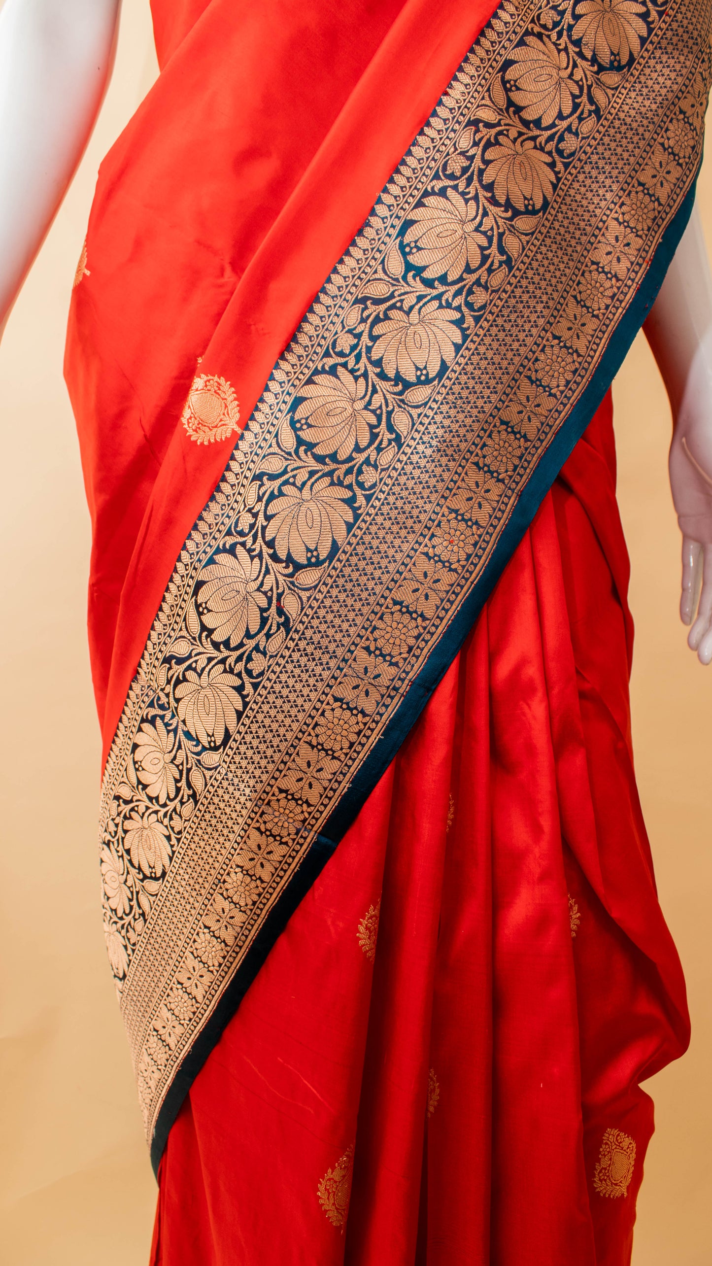 Handloom Banarsi Contrast Border And Butti Design Red