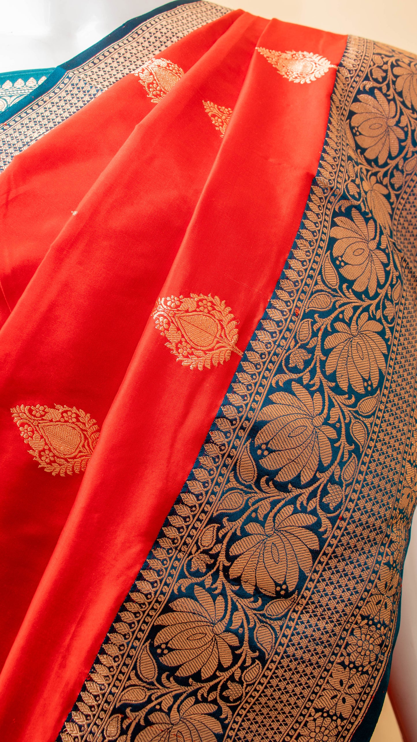 Handloom Banarsi Contrast Border And Butti Design Red