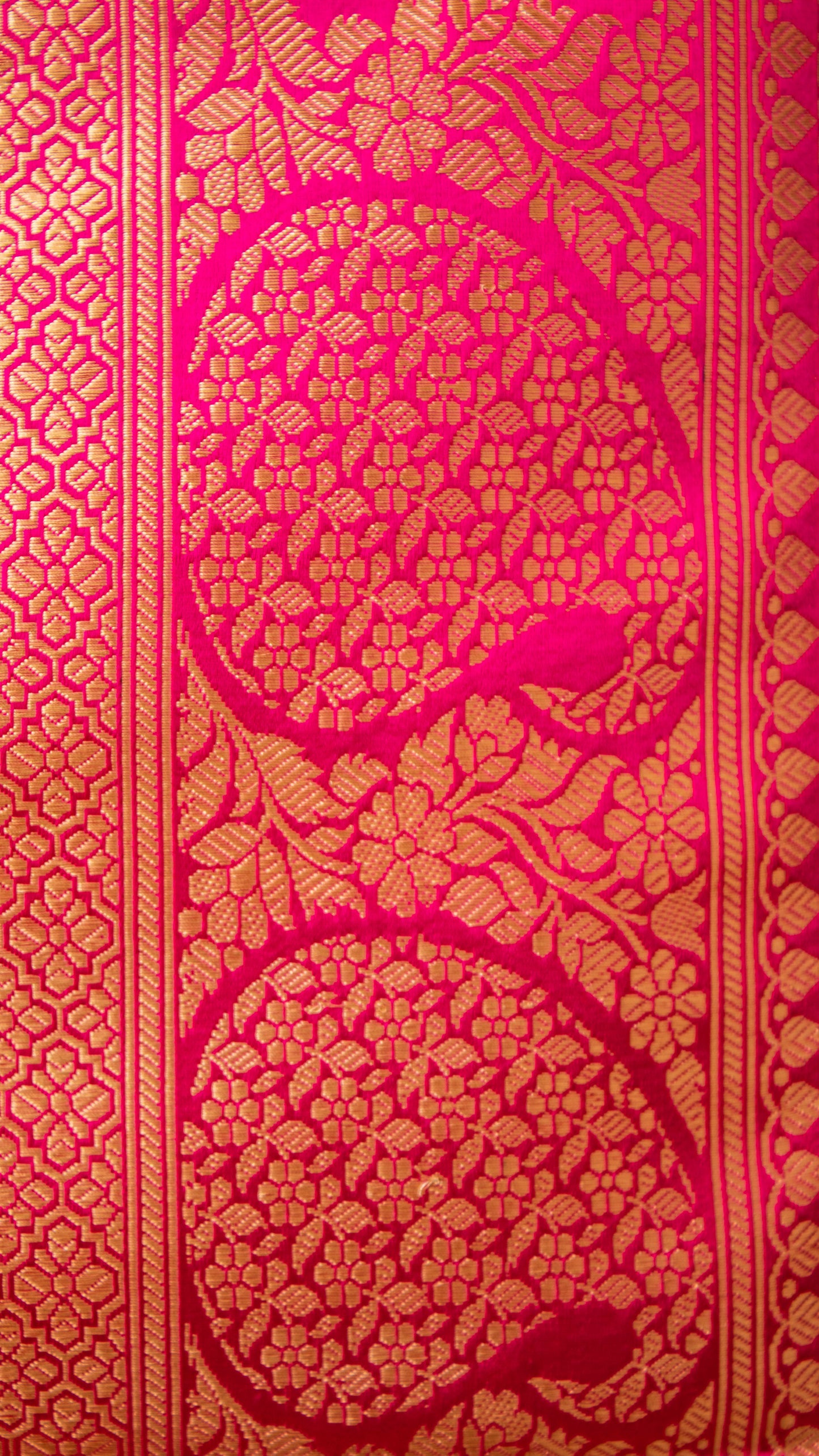 Handloom Banarasi Motif Border And Butti Weaving - Pink