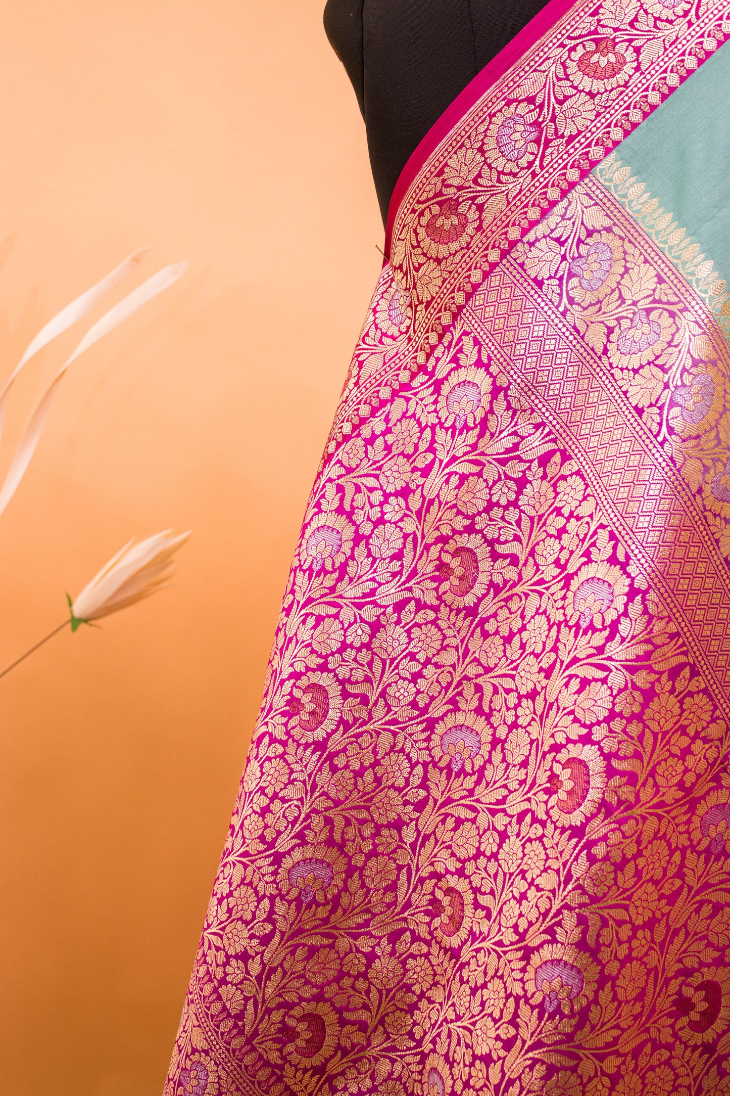 Traditional Banarasi Cotrast Border Butti Weaving-Blue