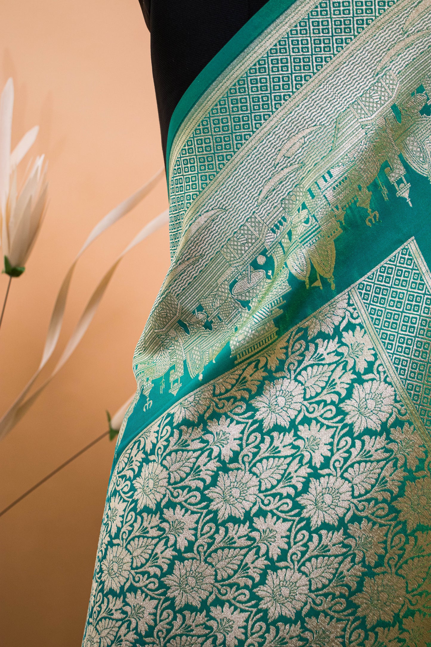 Contemporary Ghaat Border Weaving In Banarsi Silk - Green